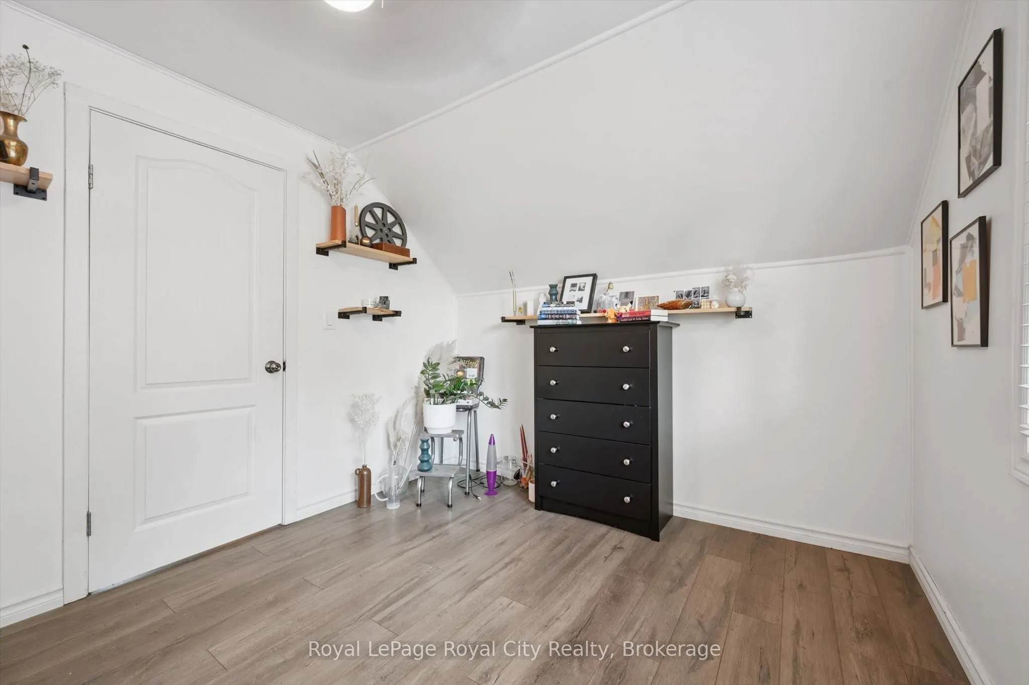 39 Ridgewood Avenue