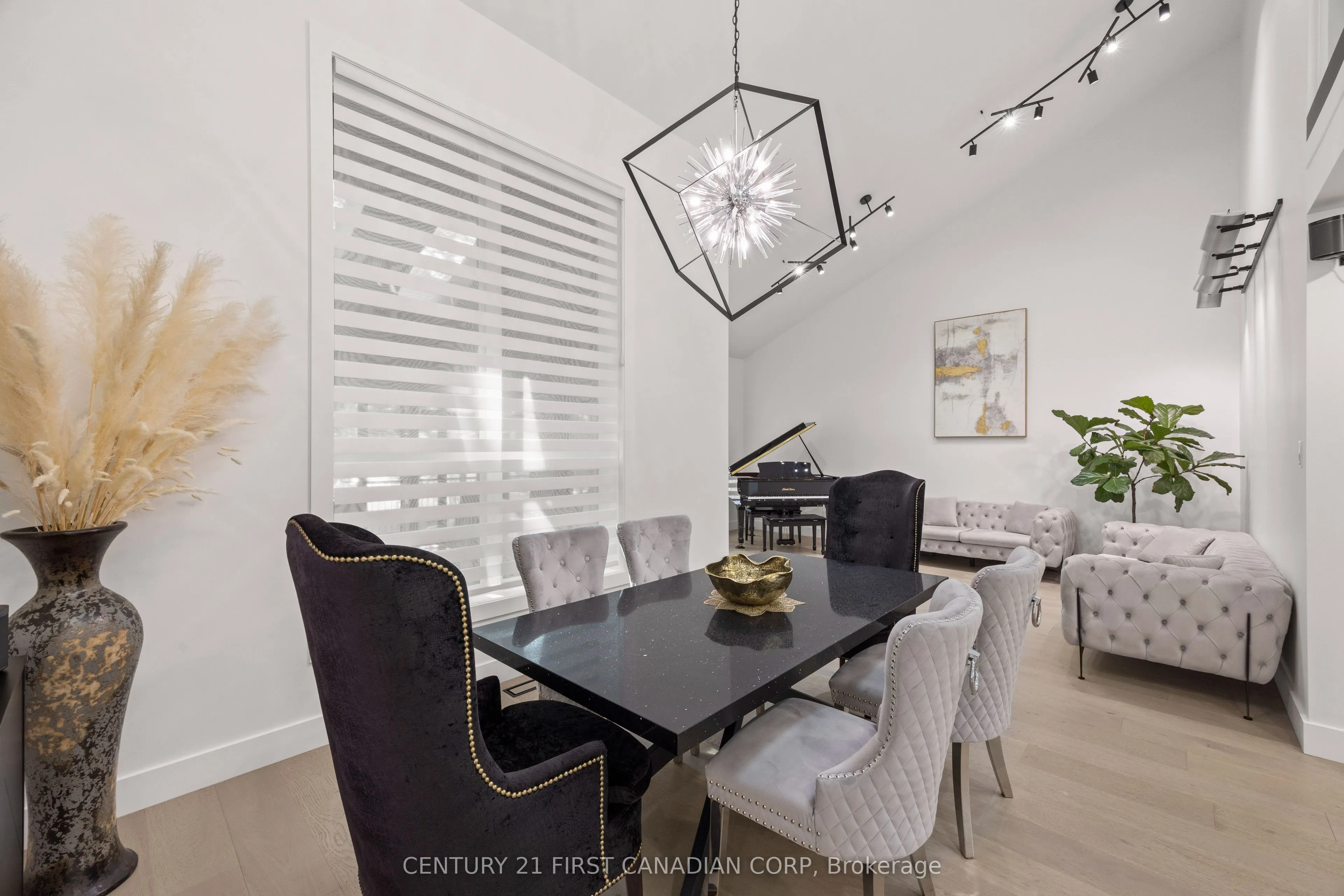 28 Lindbrook Court