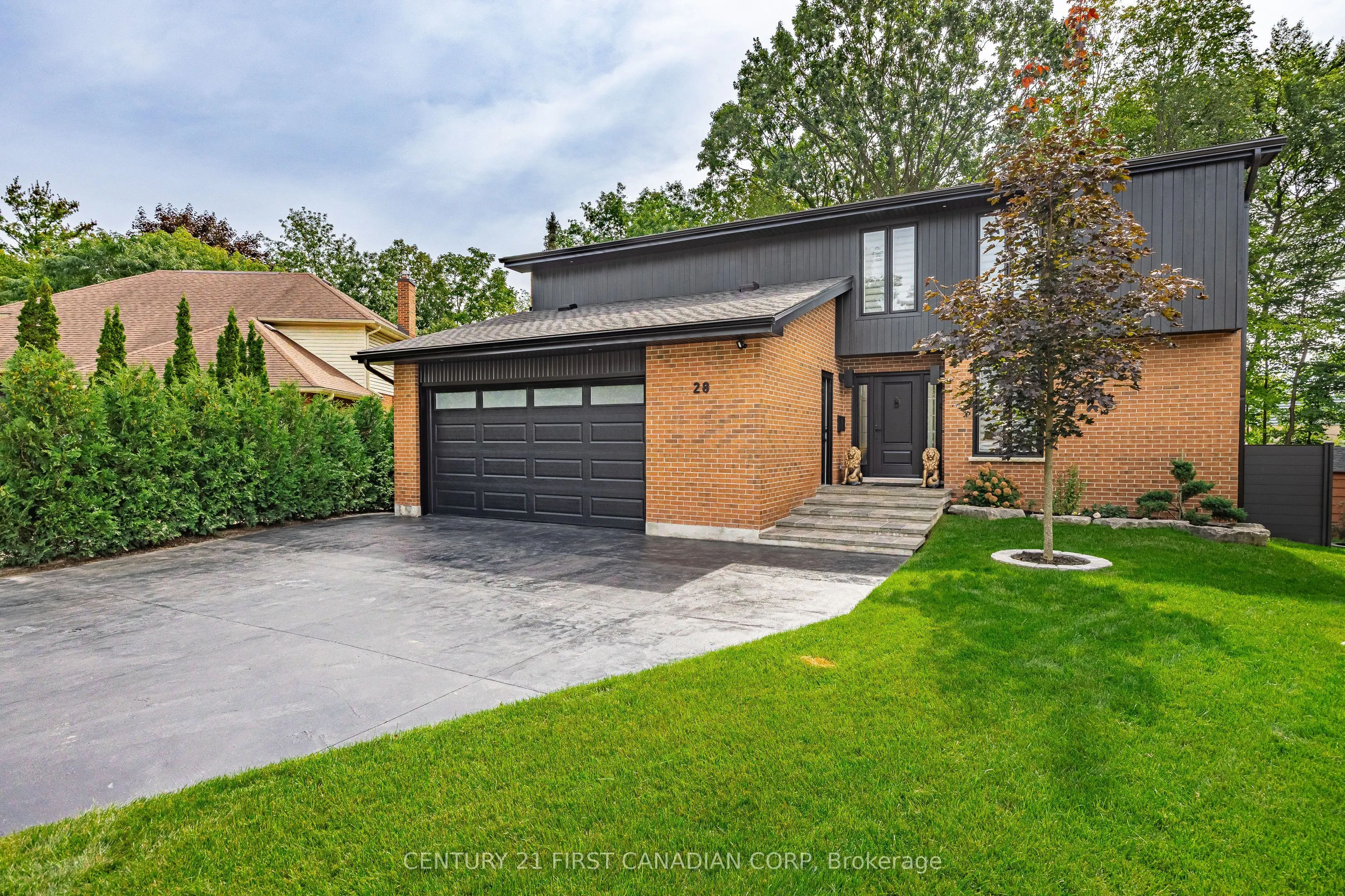 28 Lindbrook Court