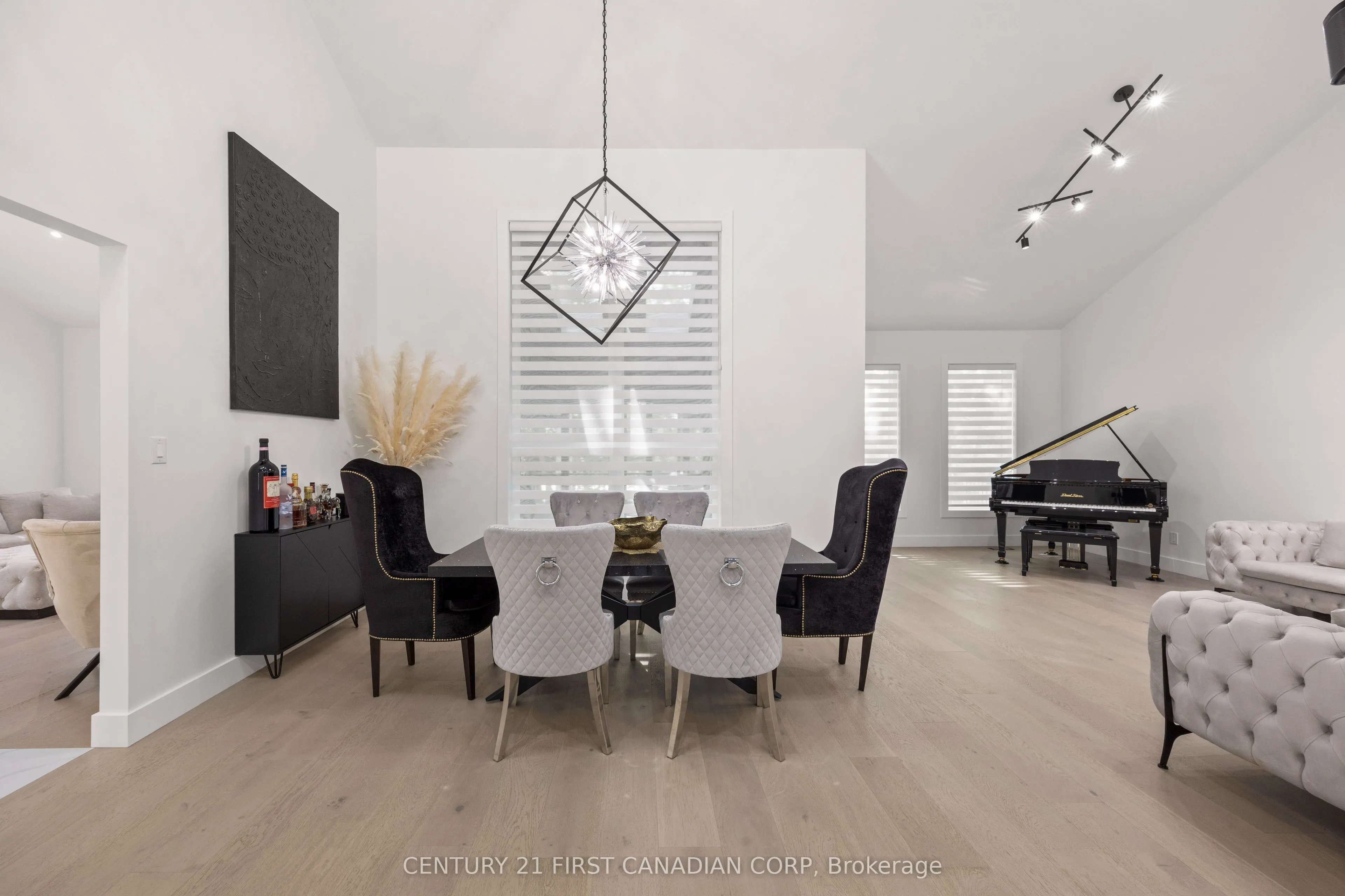 28 Lindbrook Court