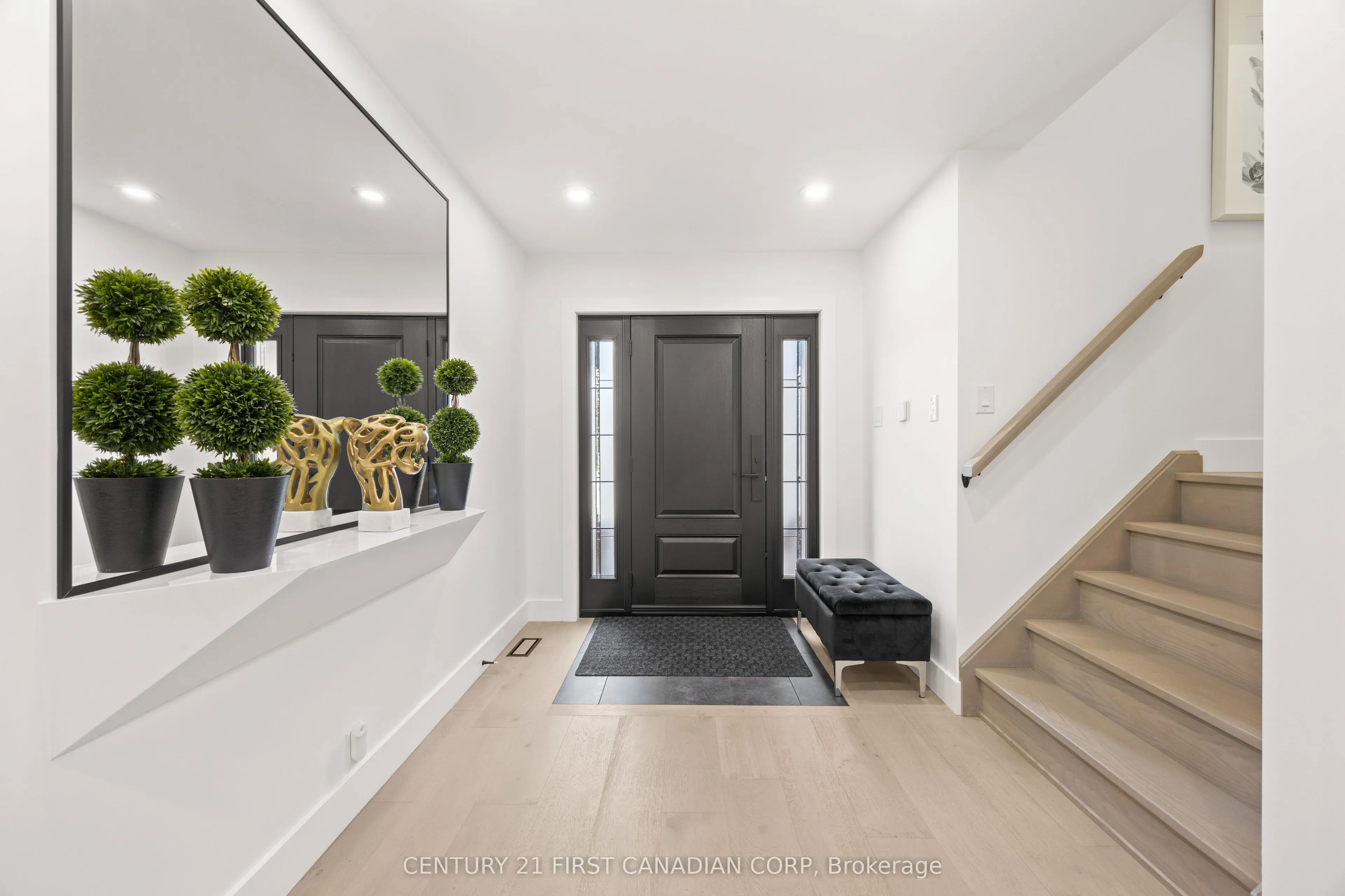 28 Lindbrook Court