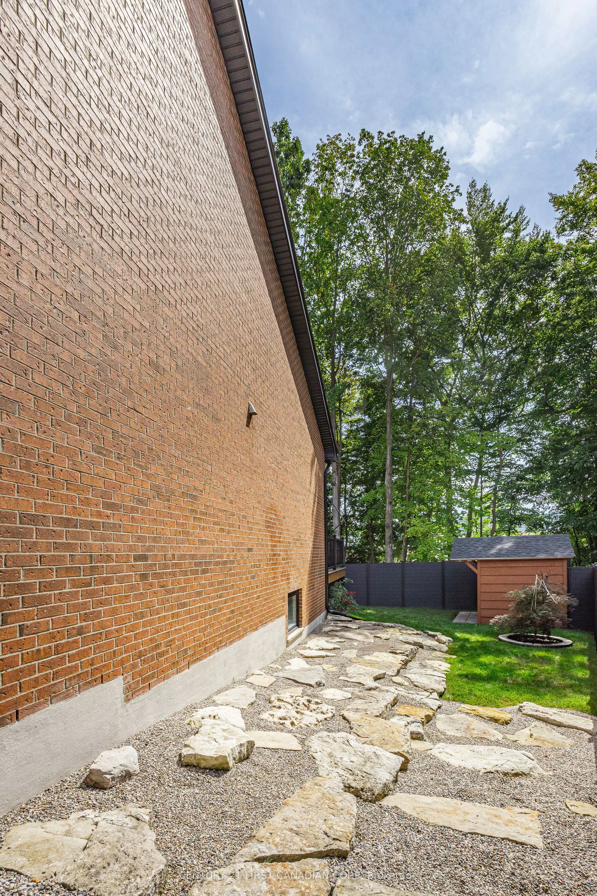 28 Lindbrook Court