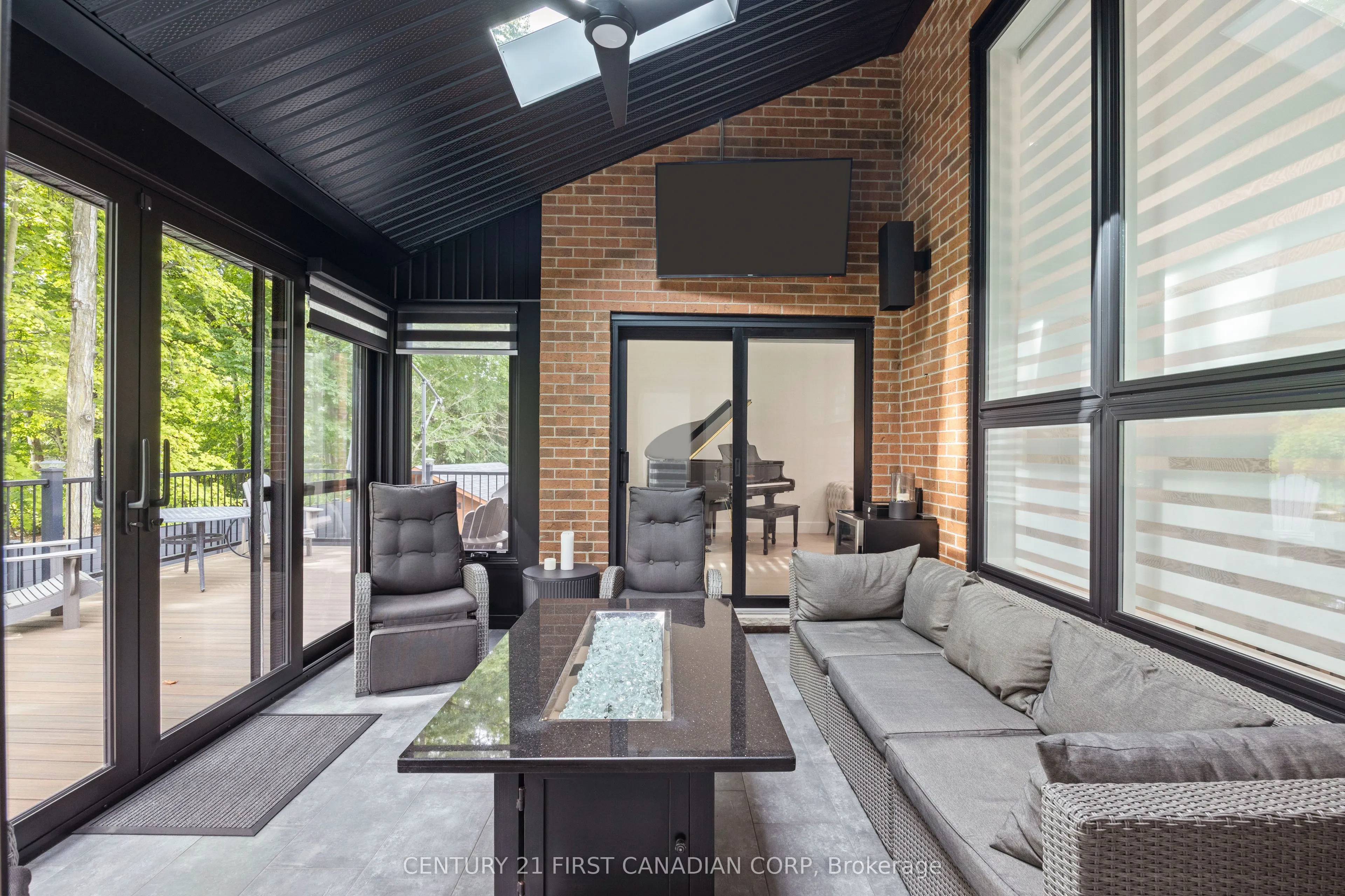 28 Lindbrook Court