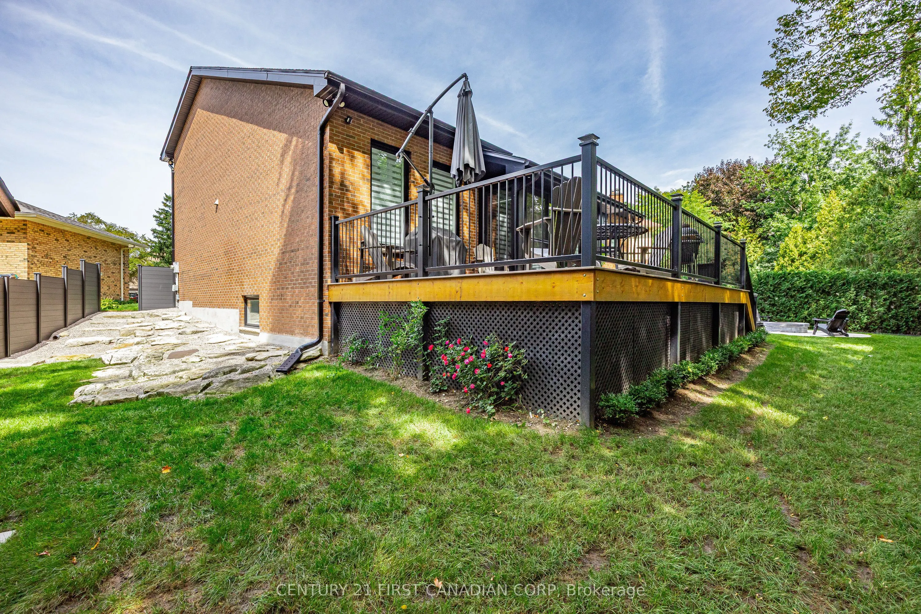 28 Lindbrook Court