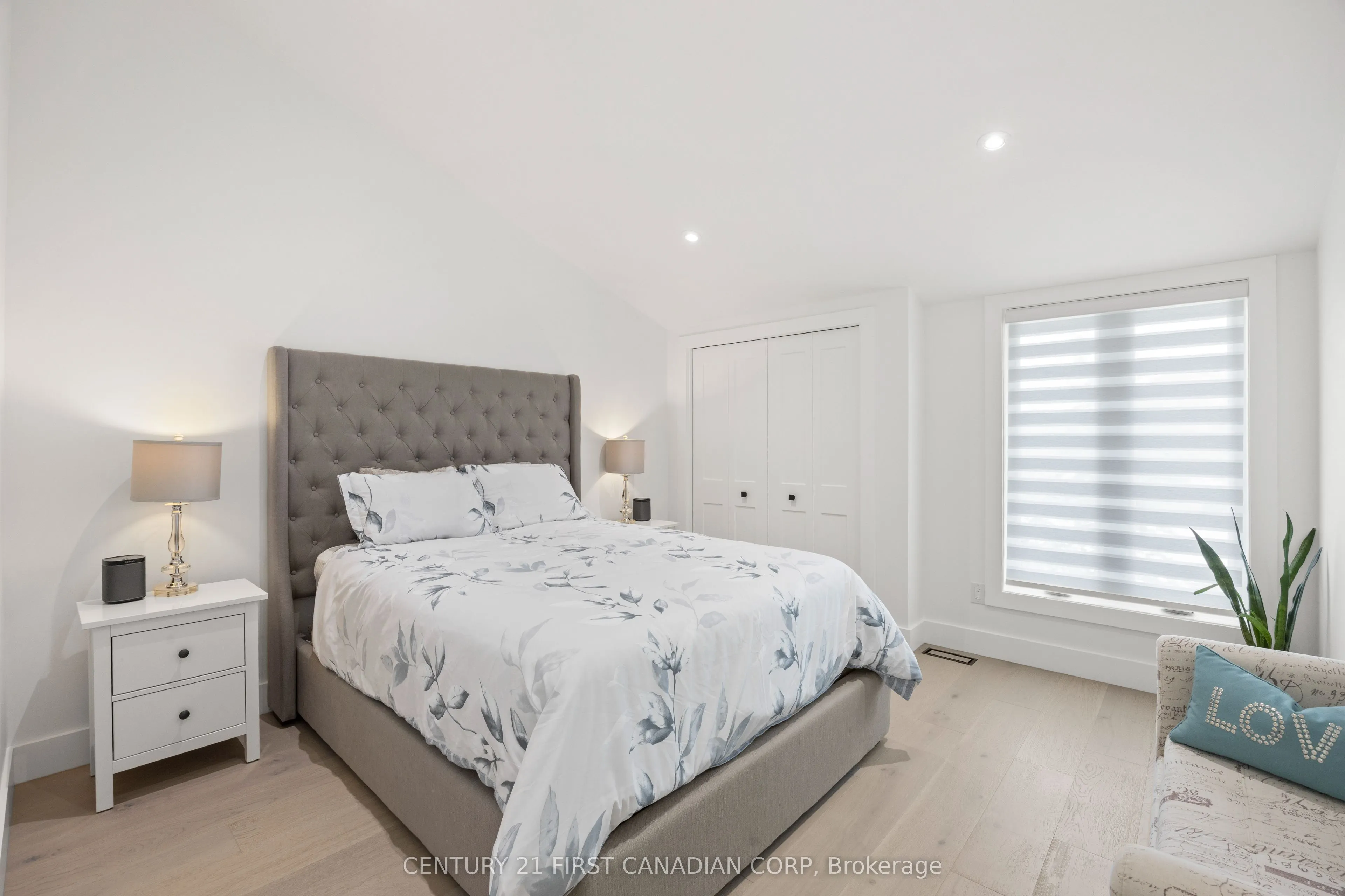 28 Lindbrook Court