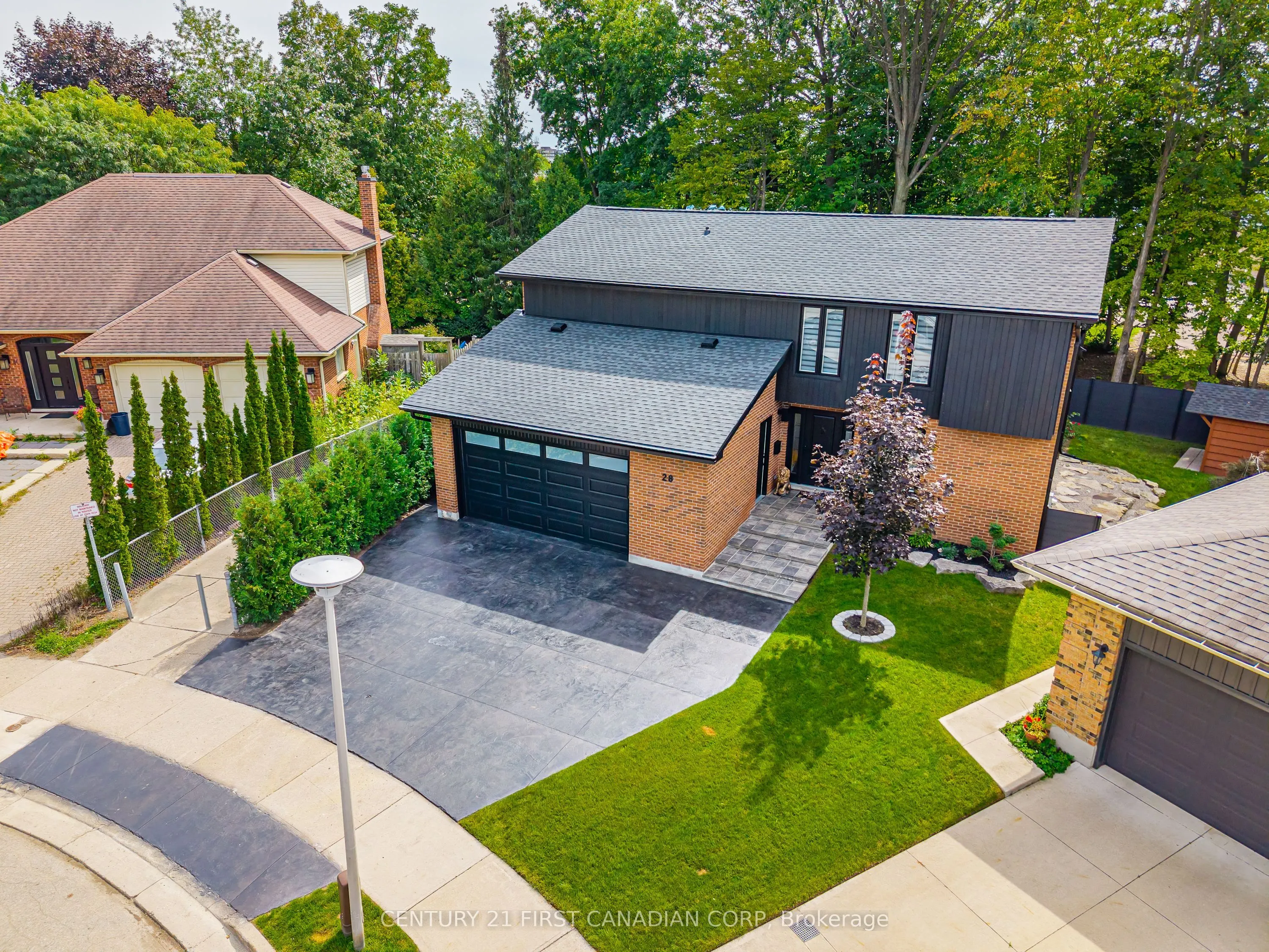28 Lindbrook Court