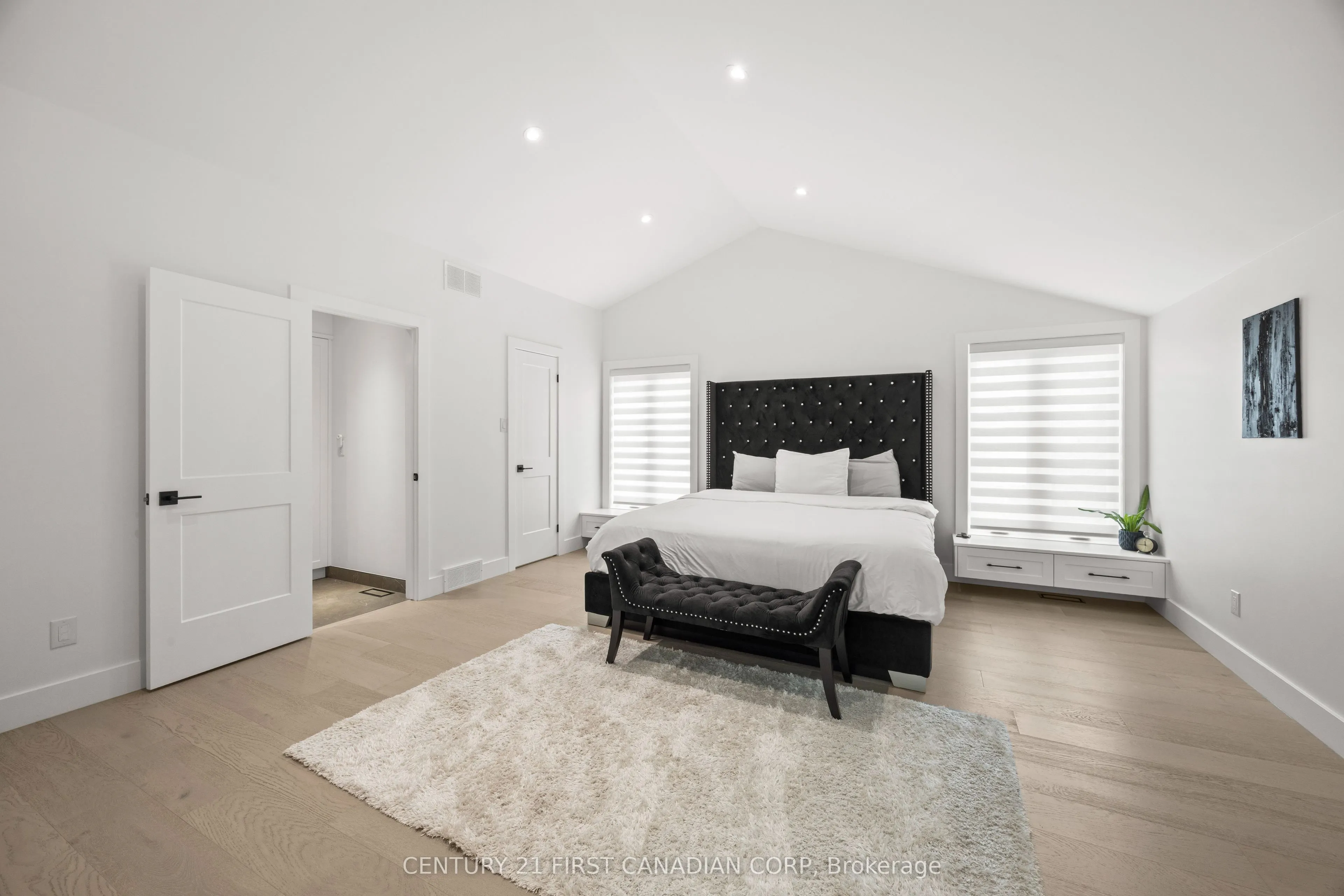 28 Lindbrook Court