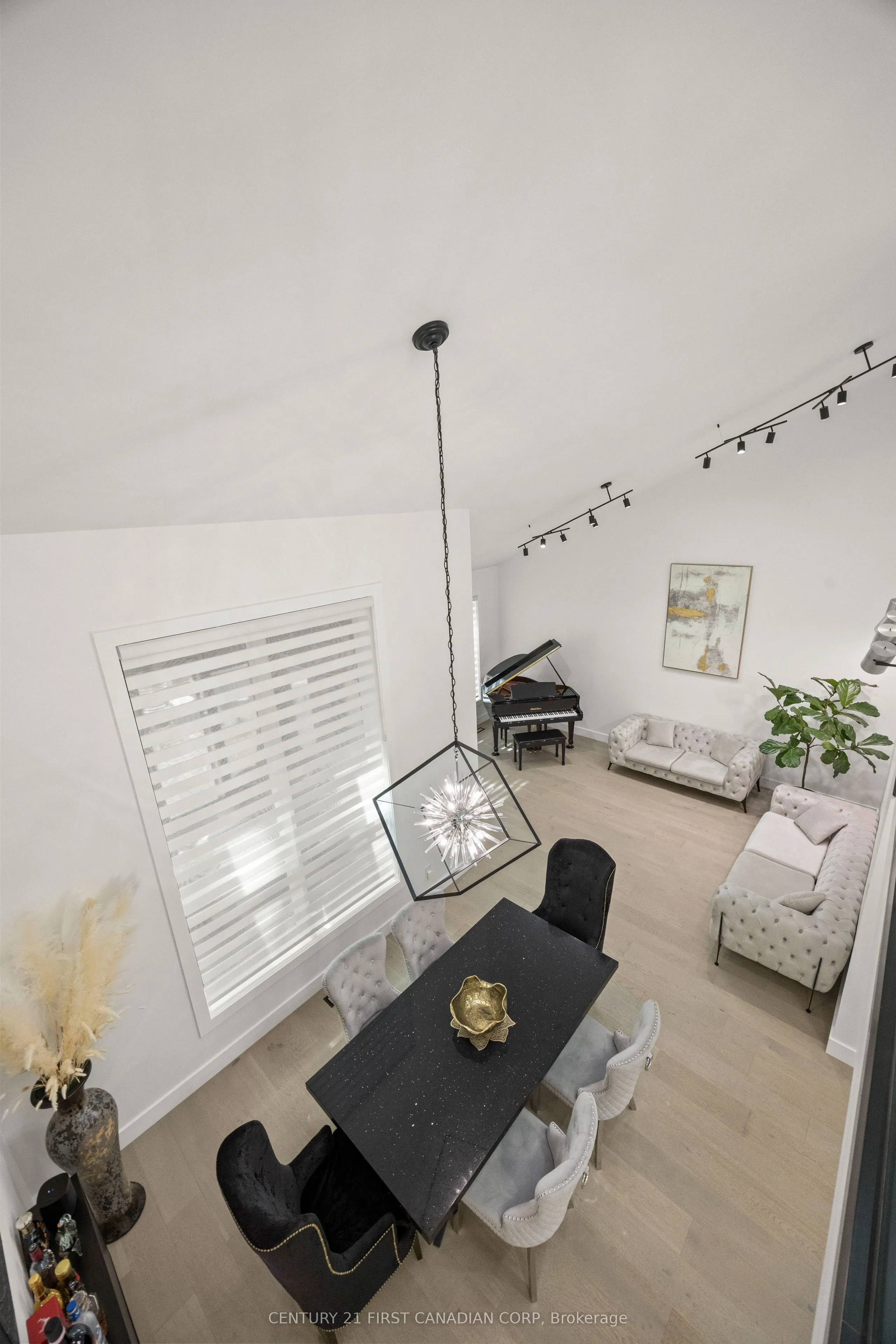 28 Lindbrook Court