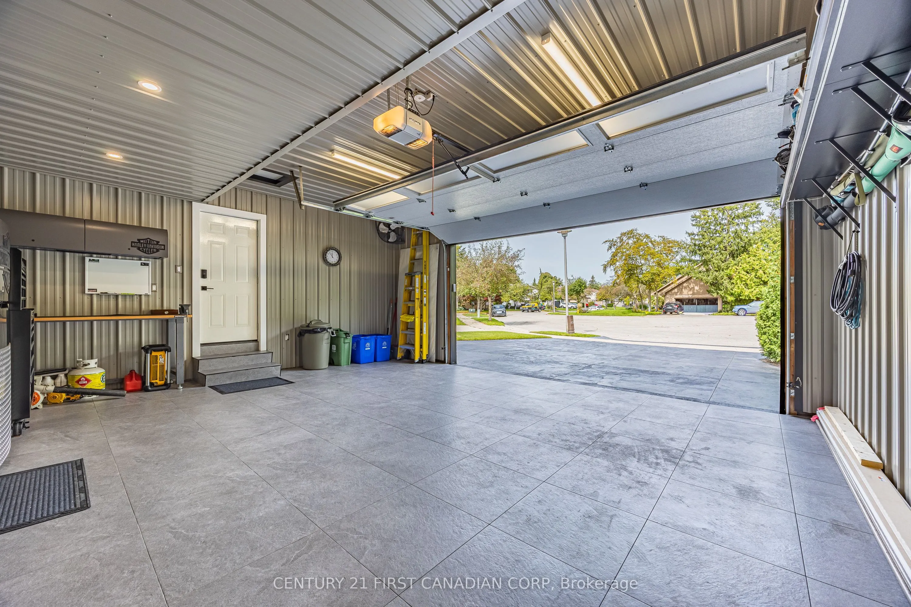 28 Lindbrook Court