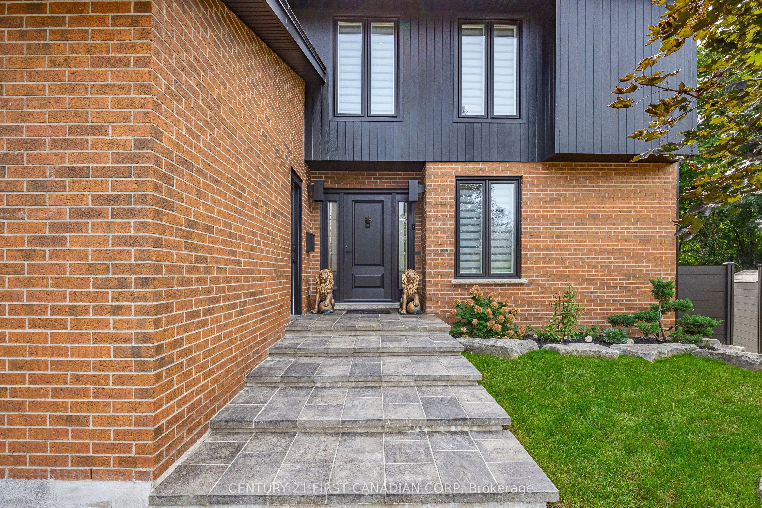 28 Lindbrook Court