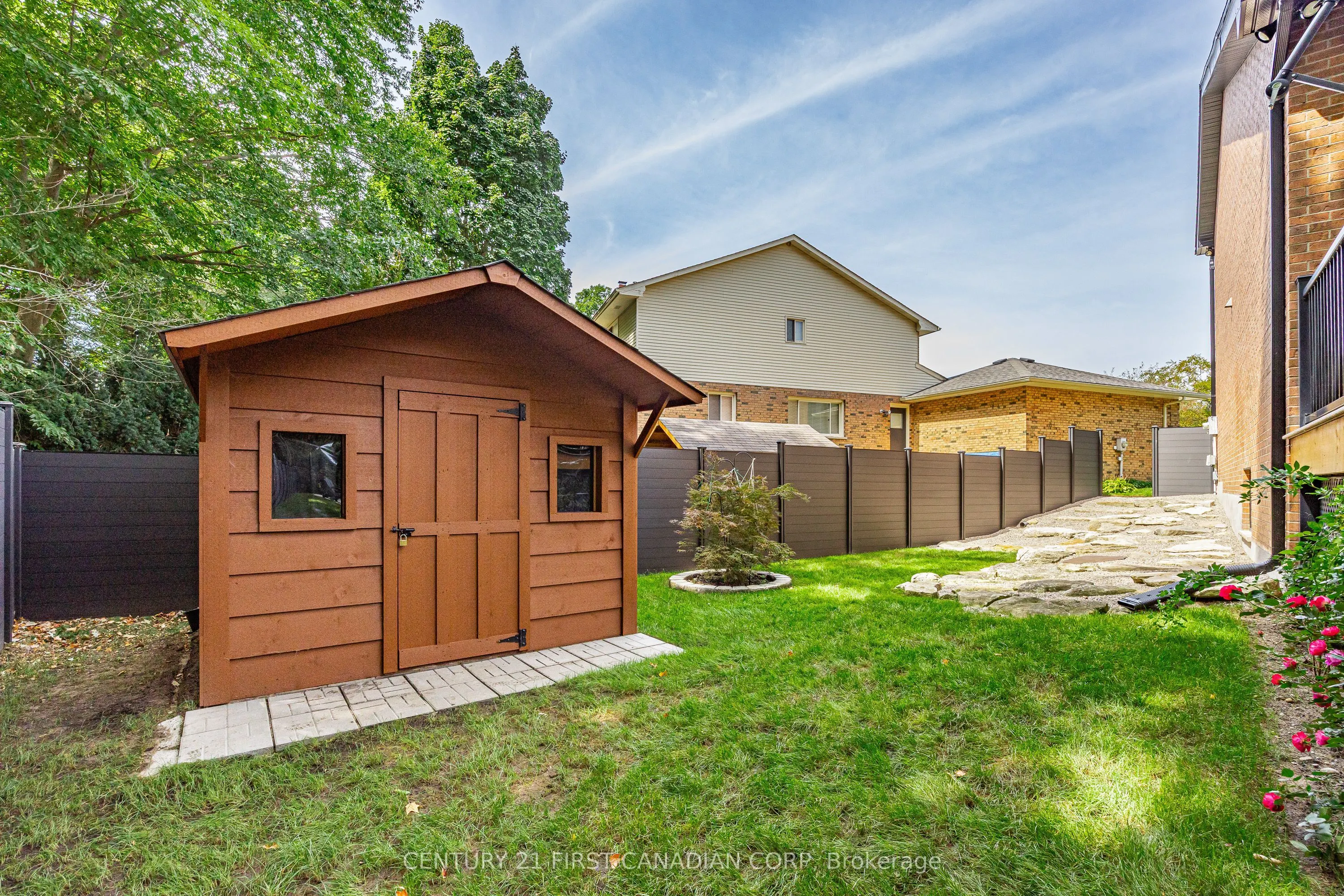 28 Lindbrook Court