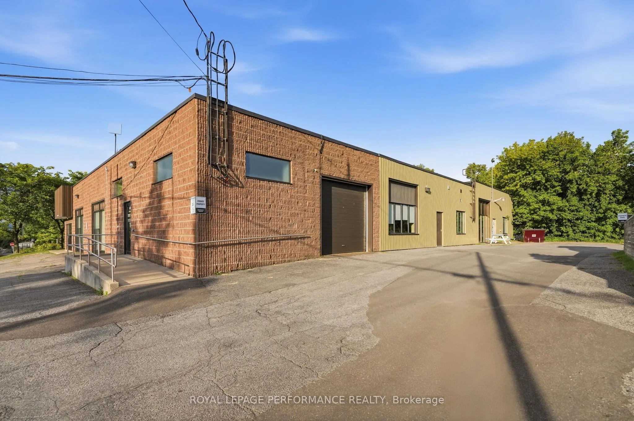 692 Main Street E