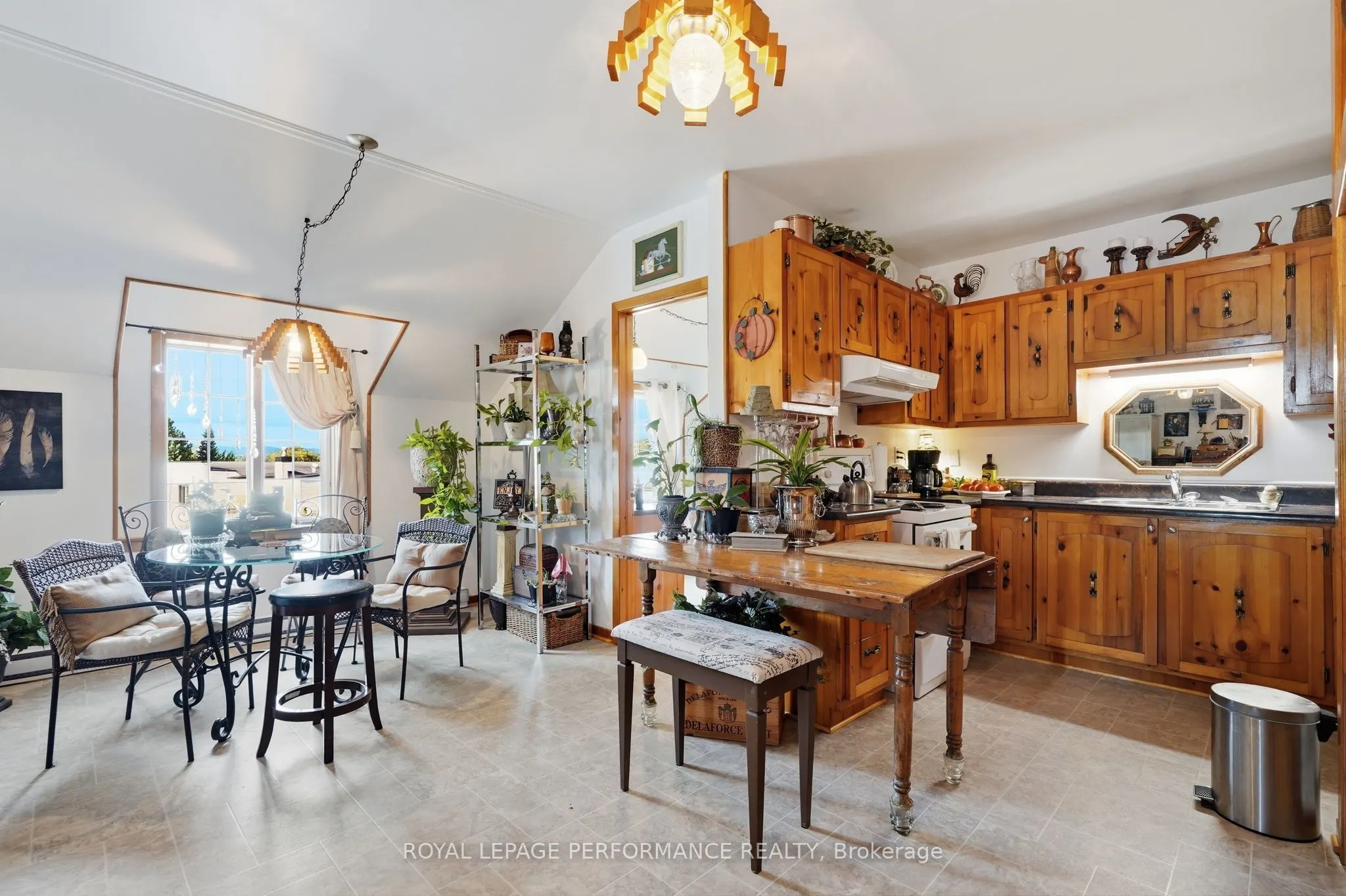 692 Main Street E