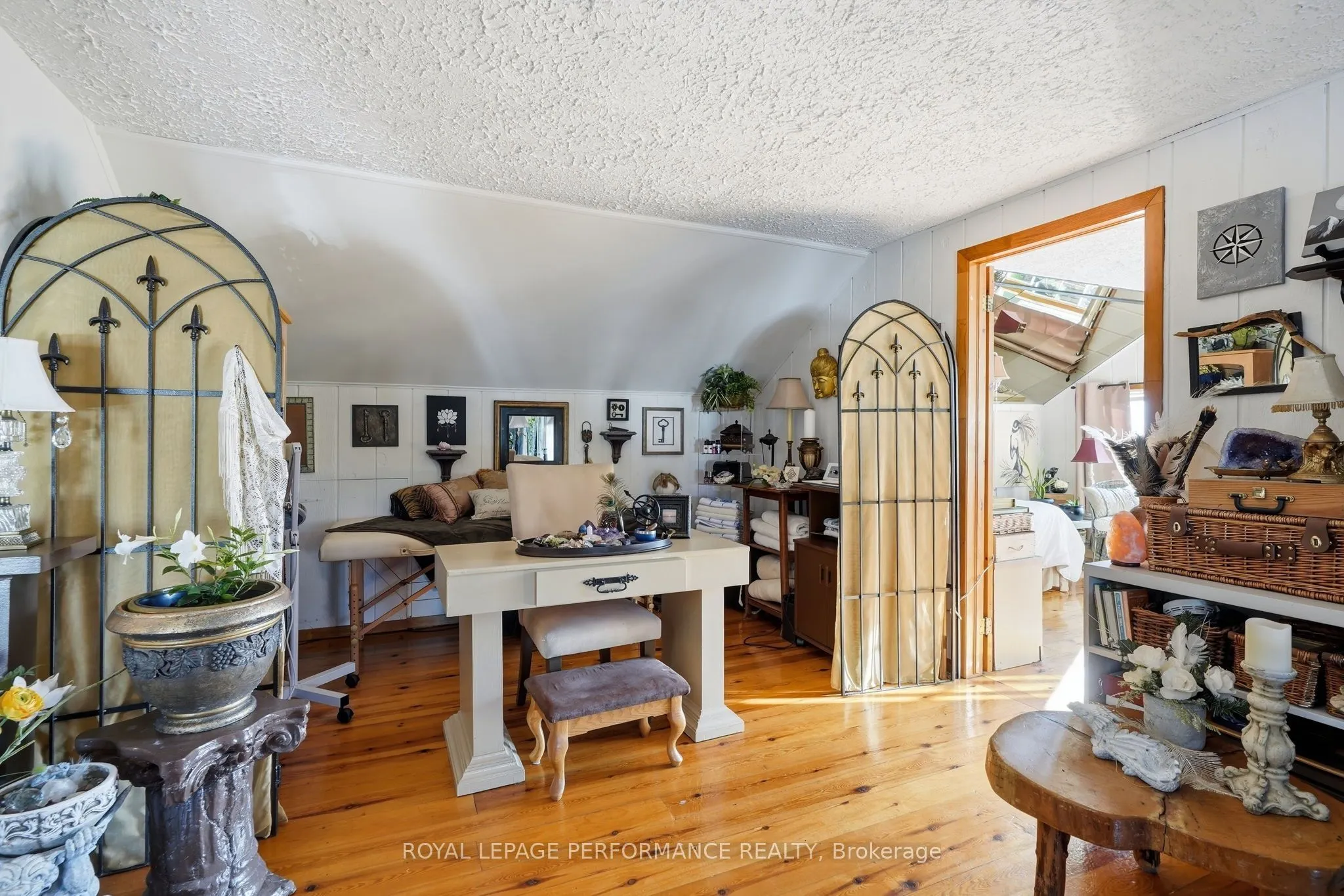 692 Main Street E