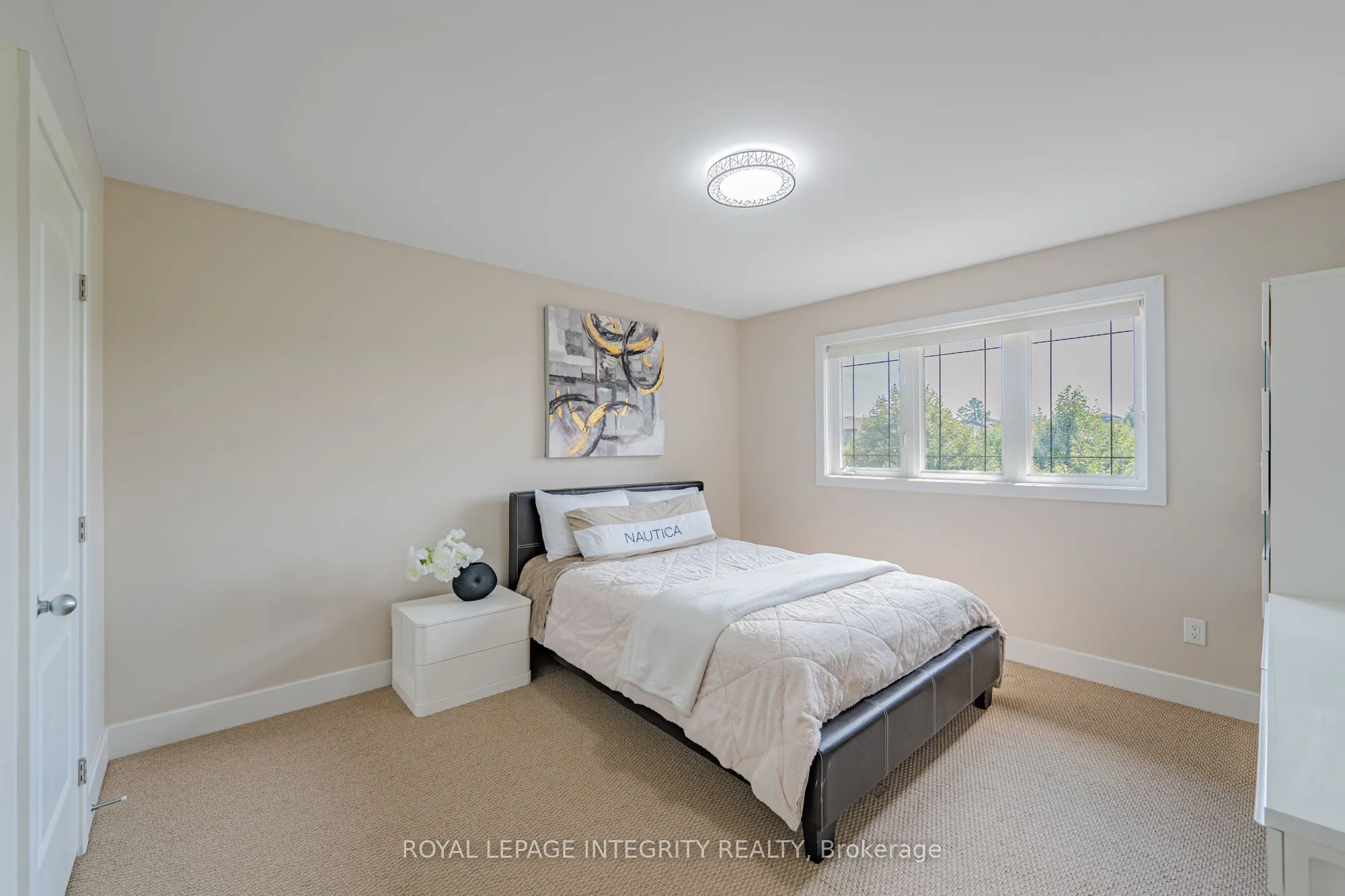 176 ESCARPMENT Crescent