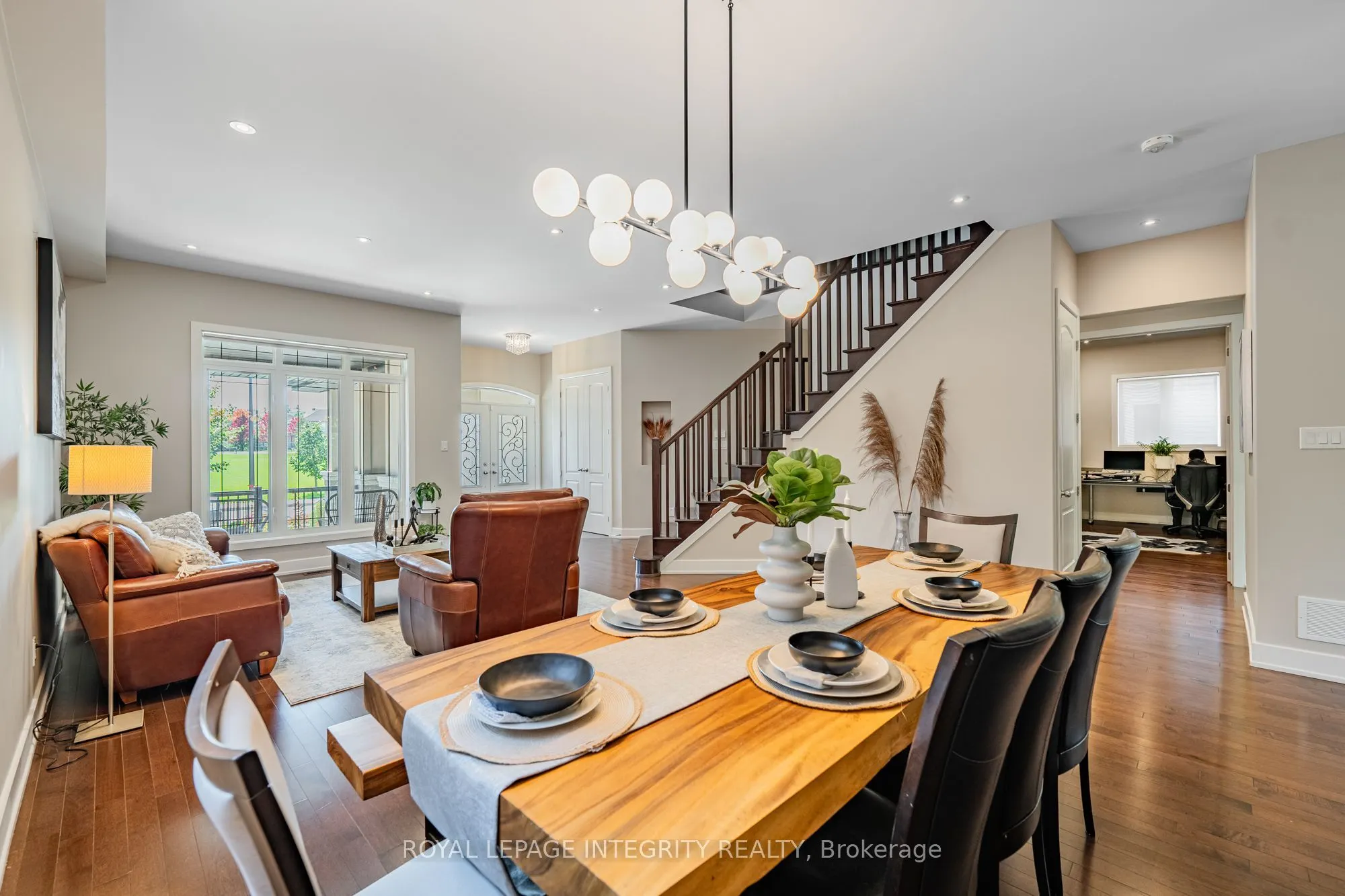 176 ESCARPMENT Crescent