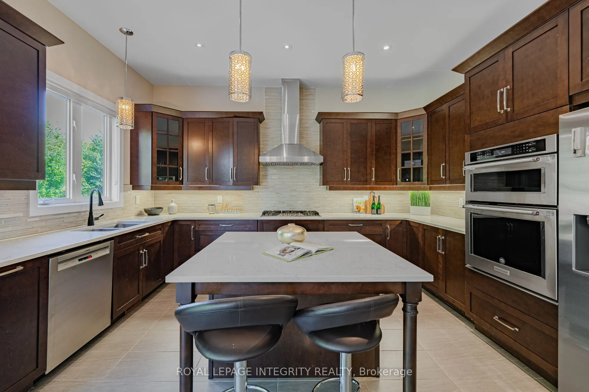 176 ESCARPMENT Crescent