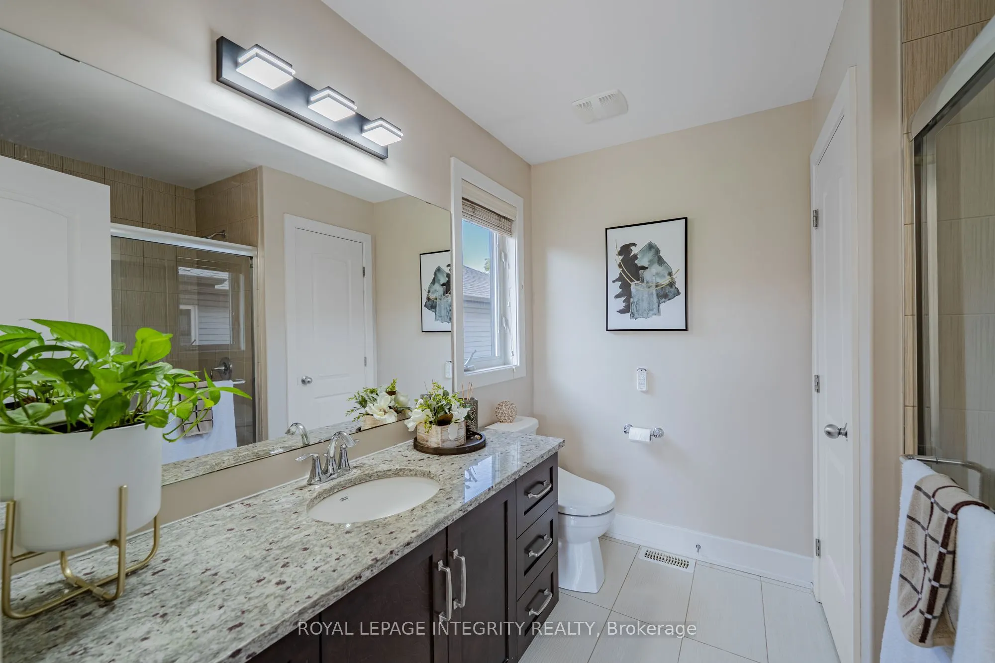 176 ESCARPMENT Crescent