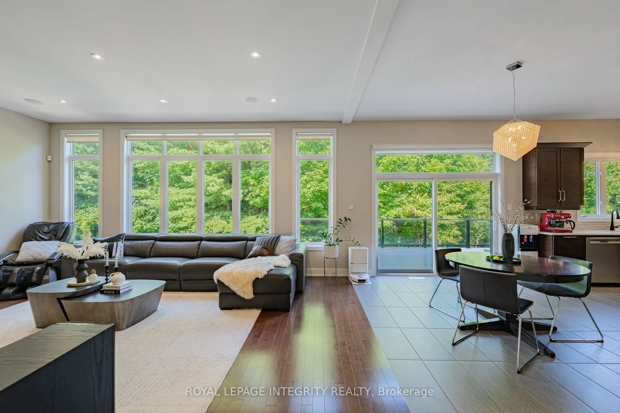 176 ESCARPMENT Crescent