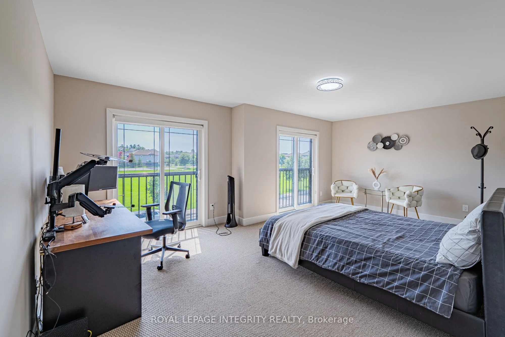 176 ESCARPMENT Crescent