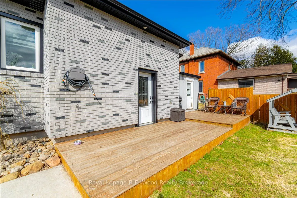 35 Church Street E