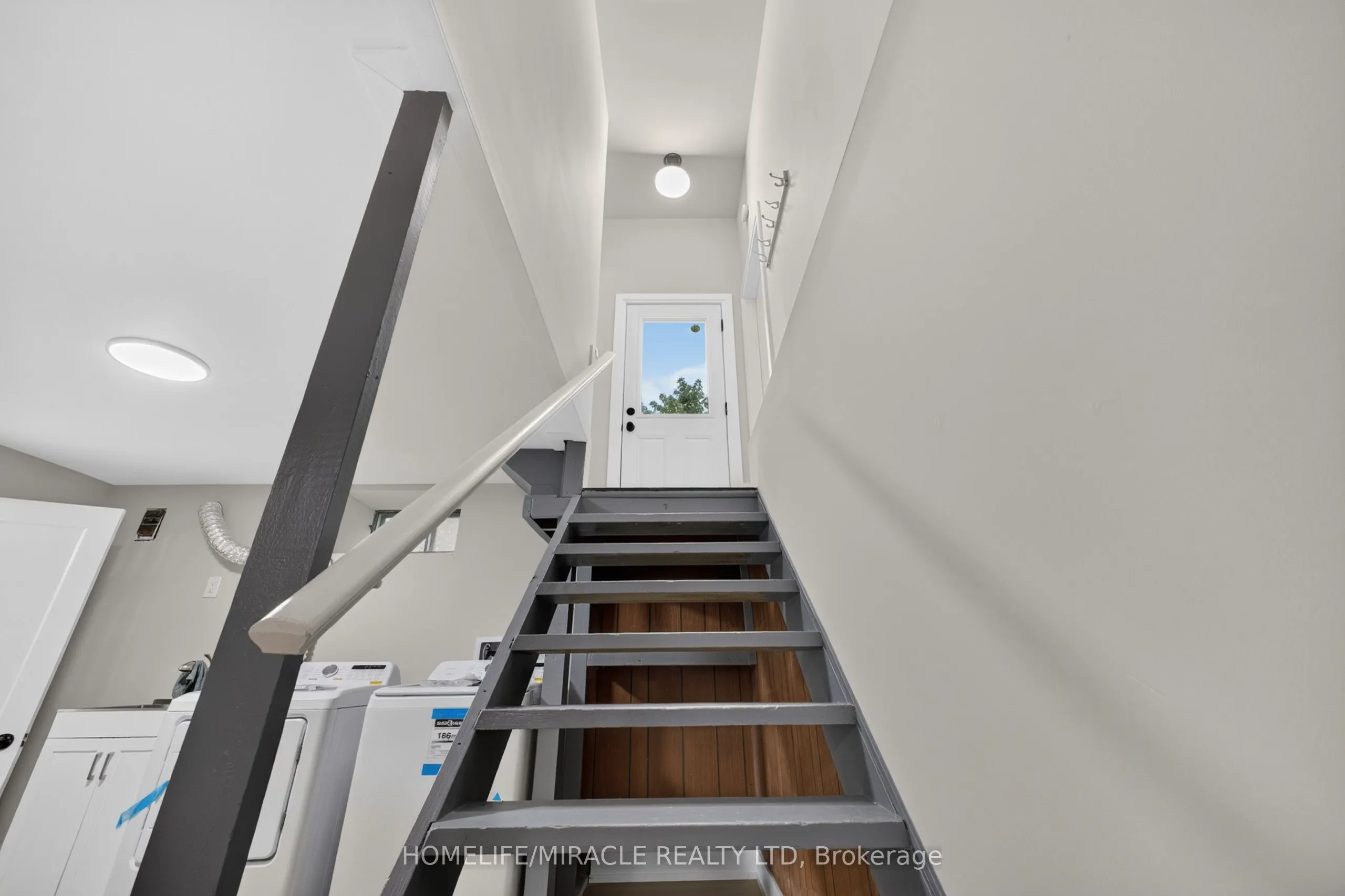 216 Wellington Street