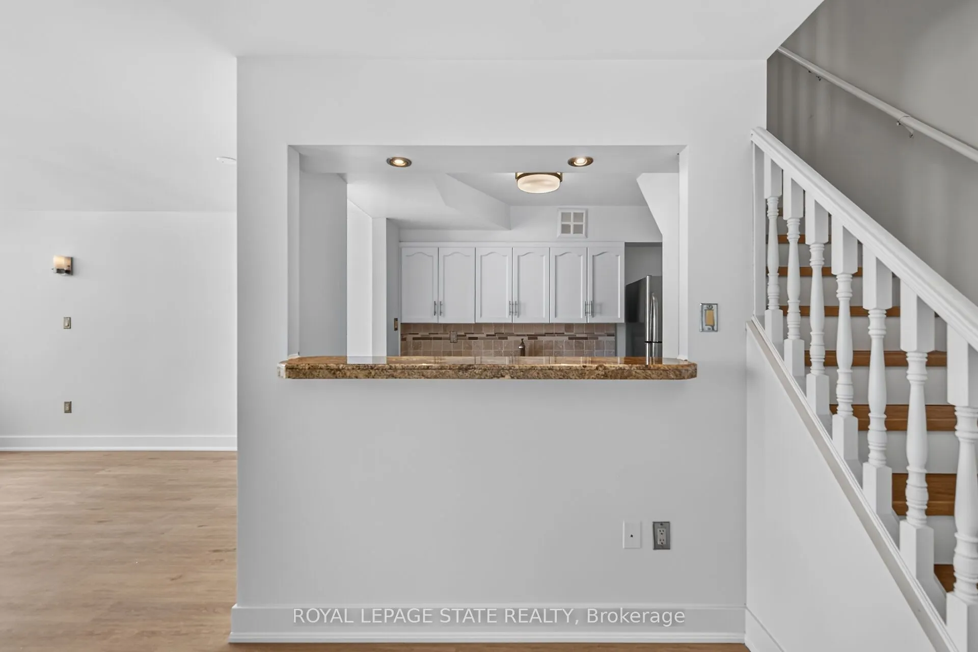 10 John Street W #409