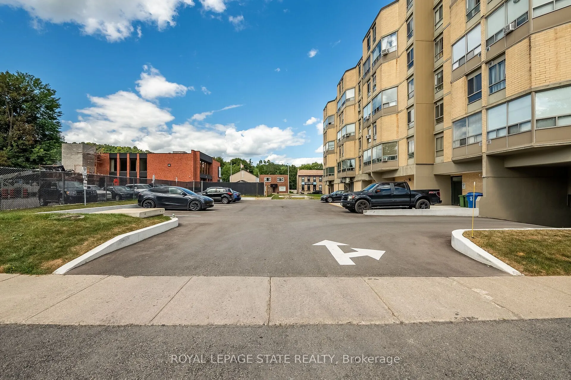 10 John Street W #409