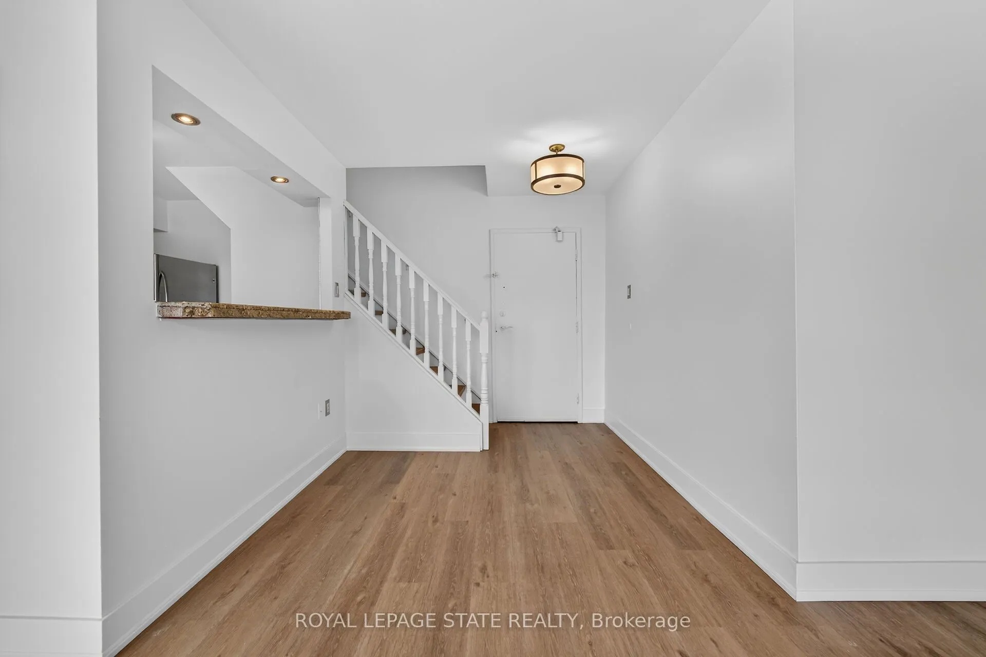 10 John Street W #409