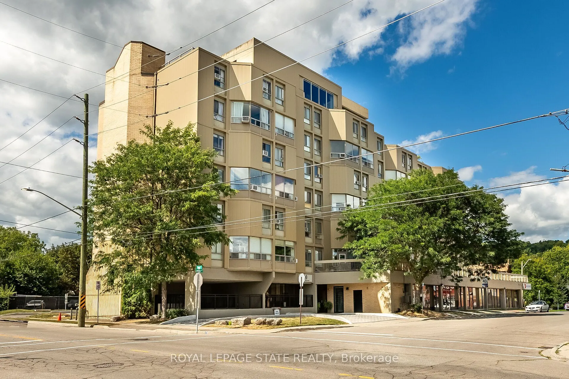 10 John Street W #409