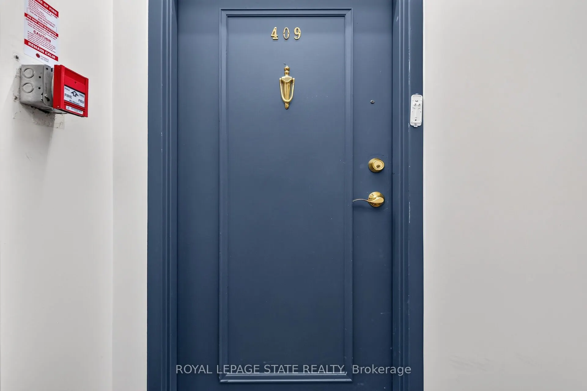 10 John Street W #409