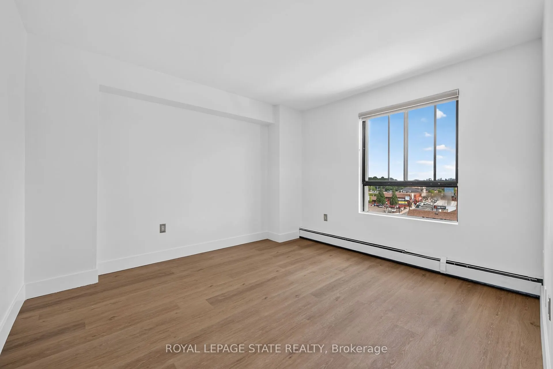 10 John Street W #409