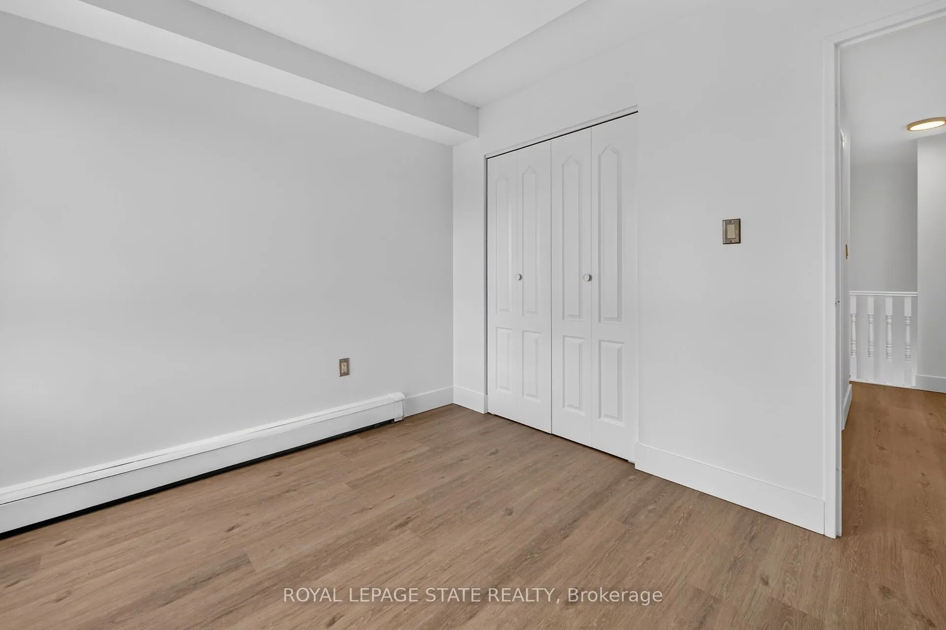10 John Street W #409