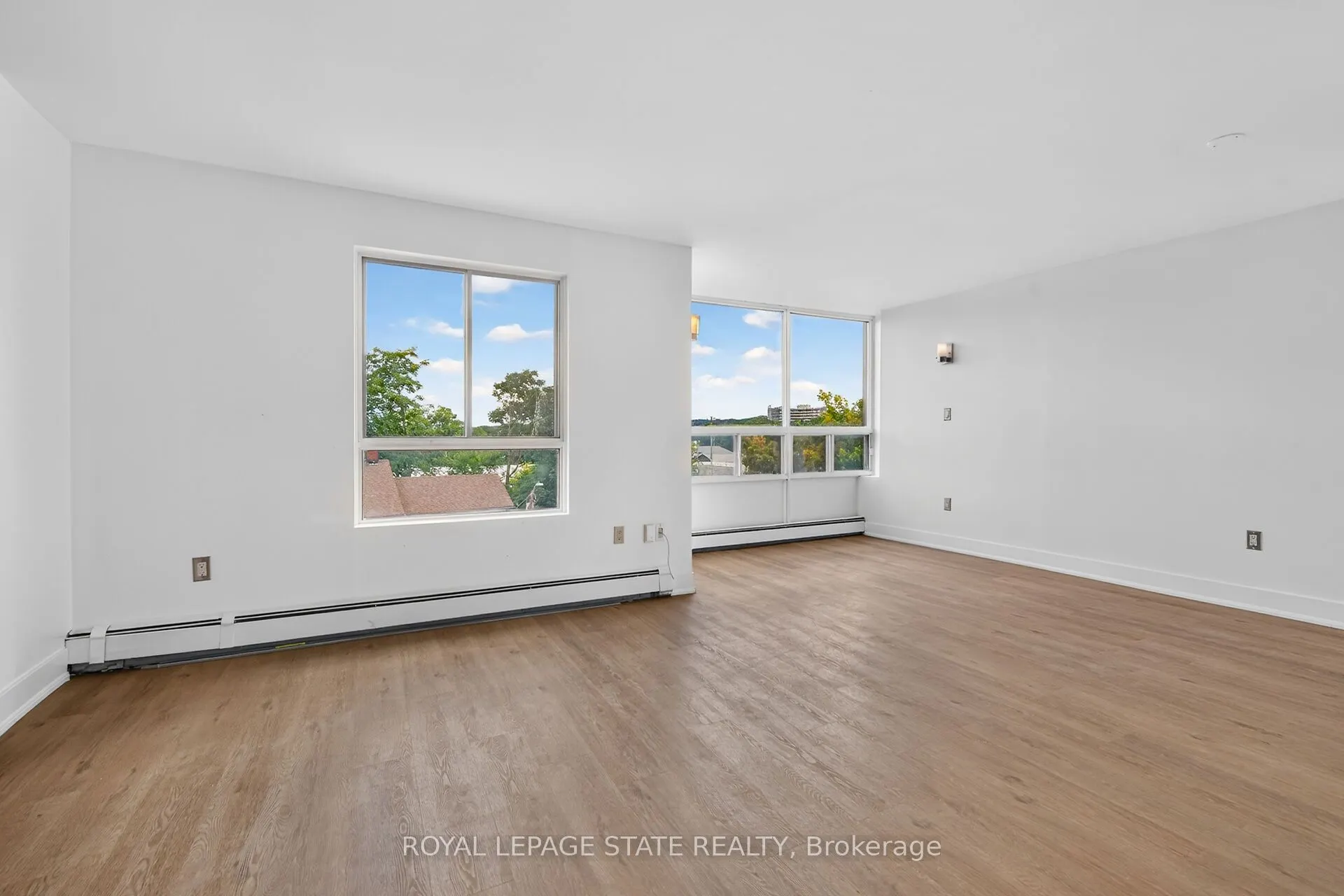 10 John Street W #409