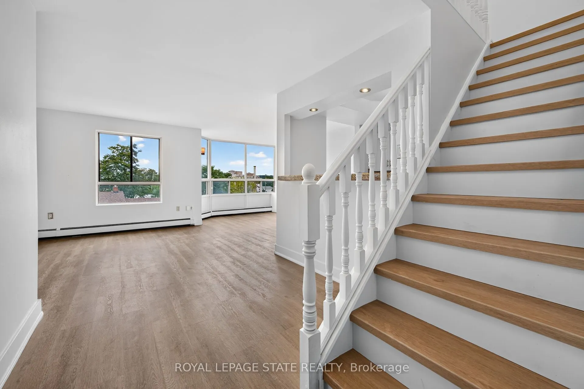 10 John Street W #409