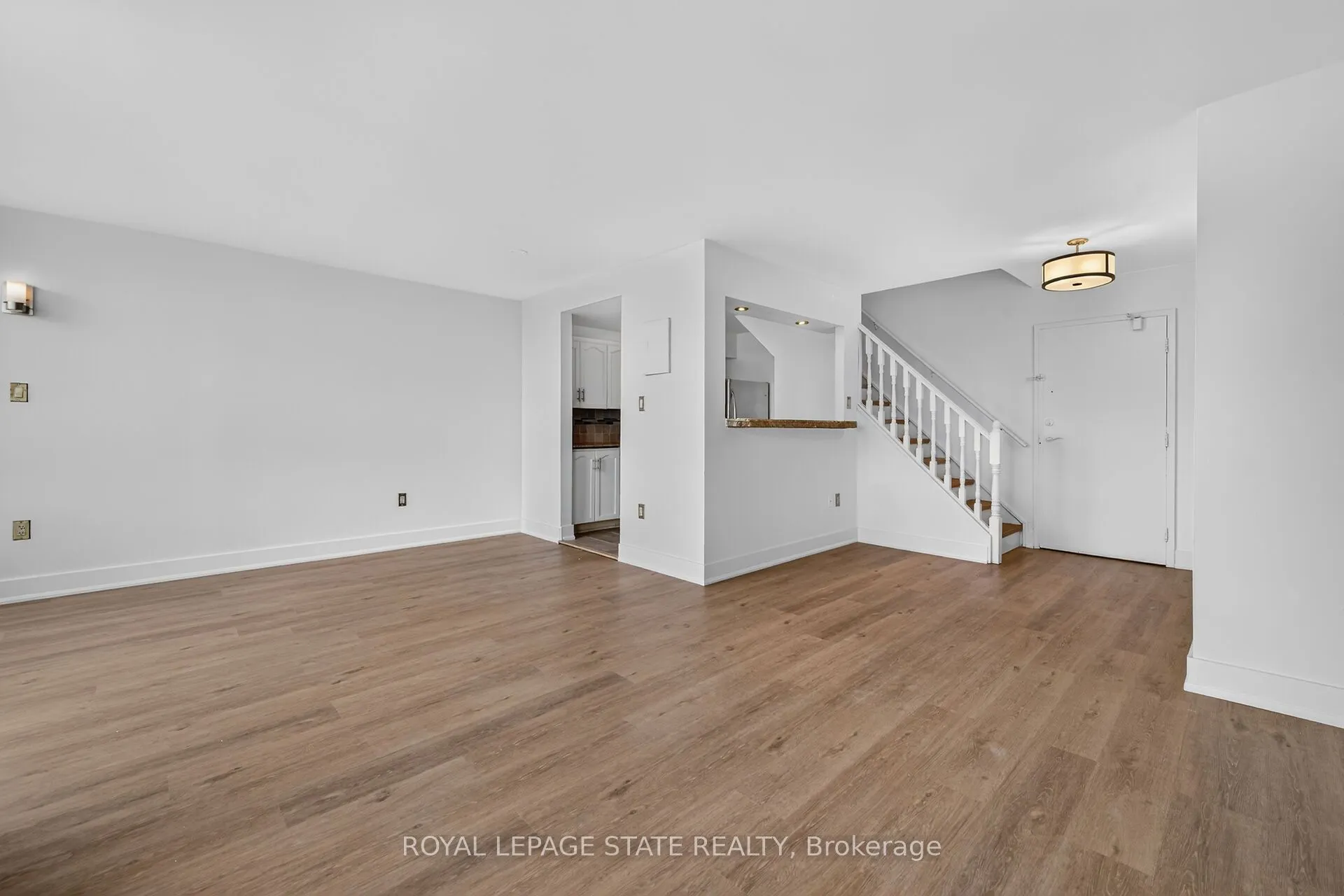 10 John Street W #409