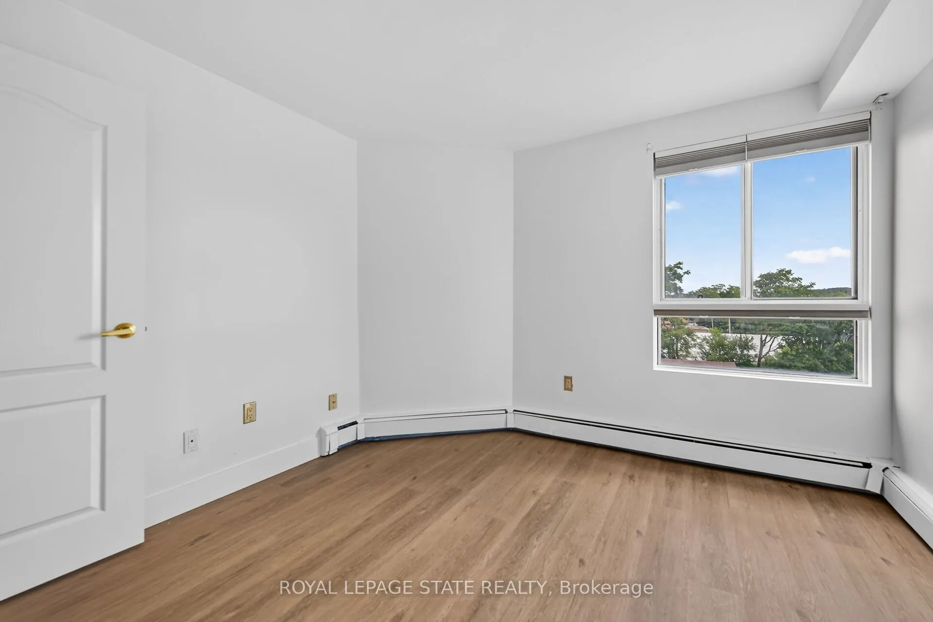 10 John Street W #409