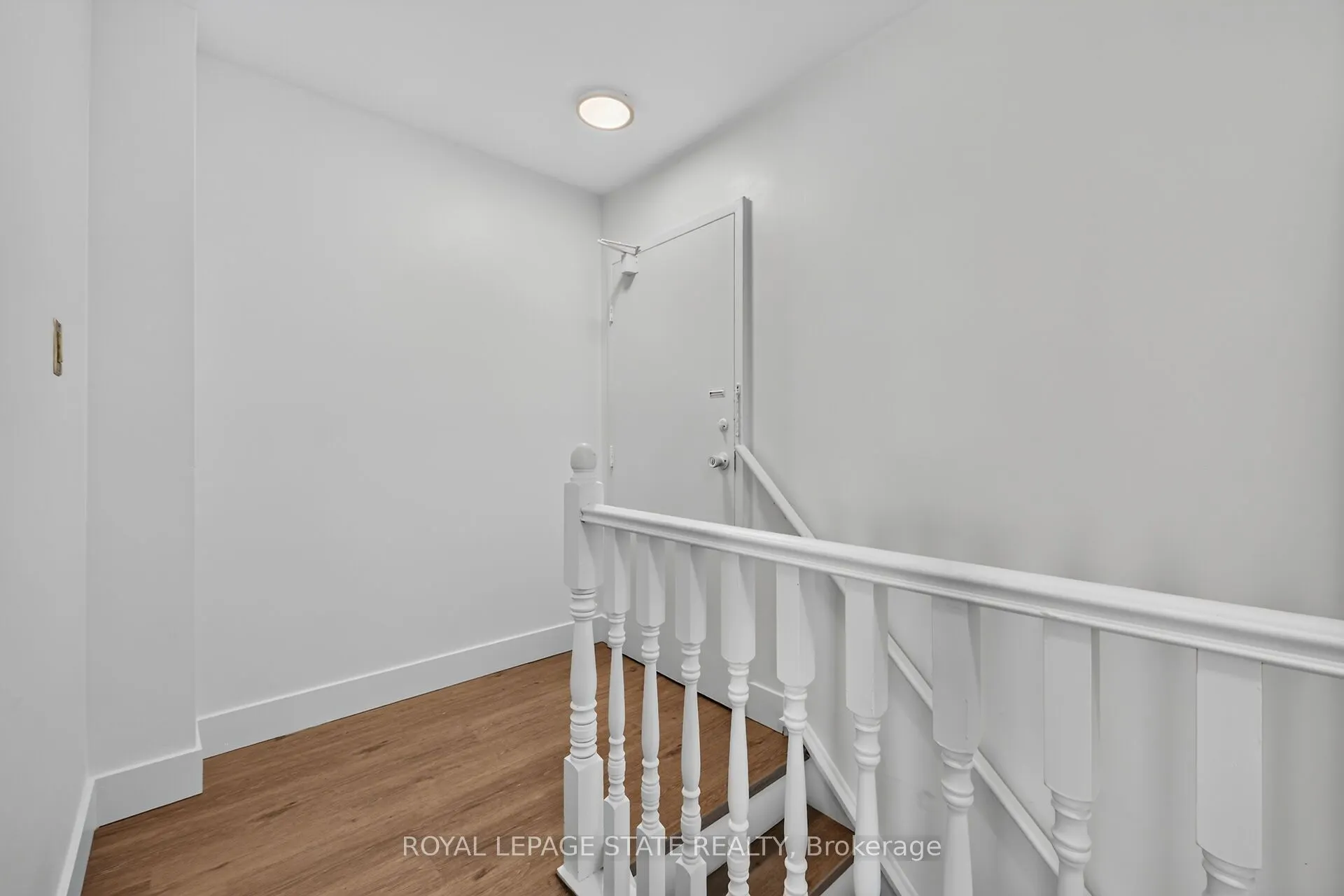 10 John Street W #409
