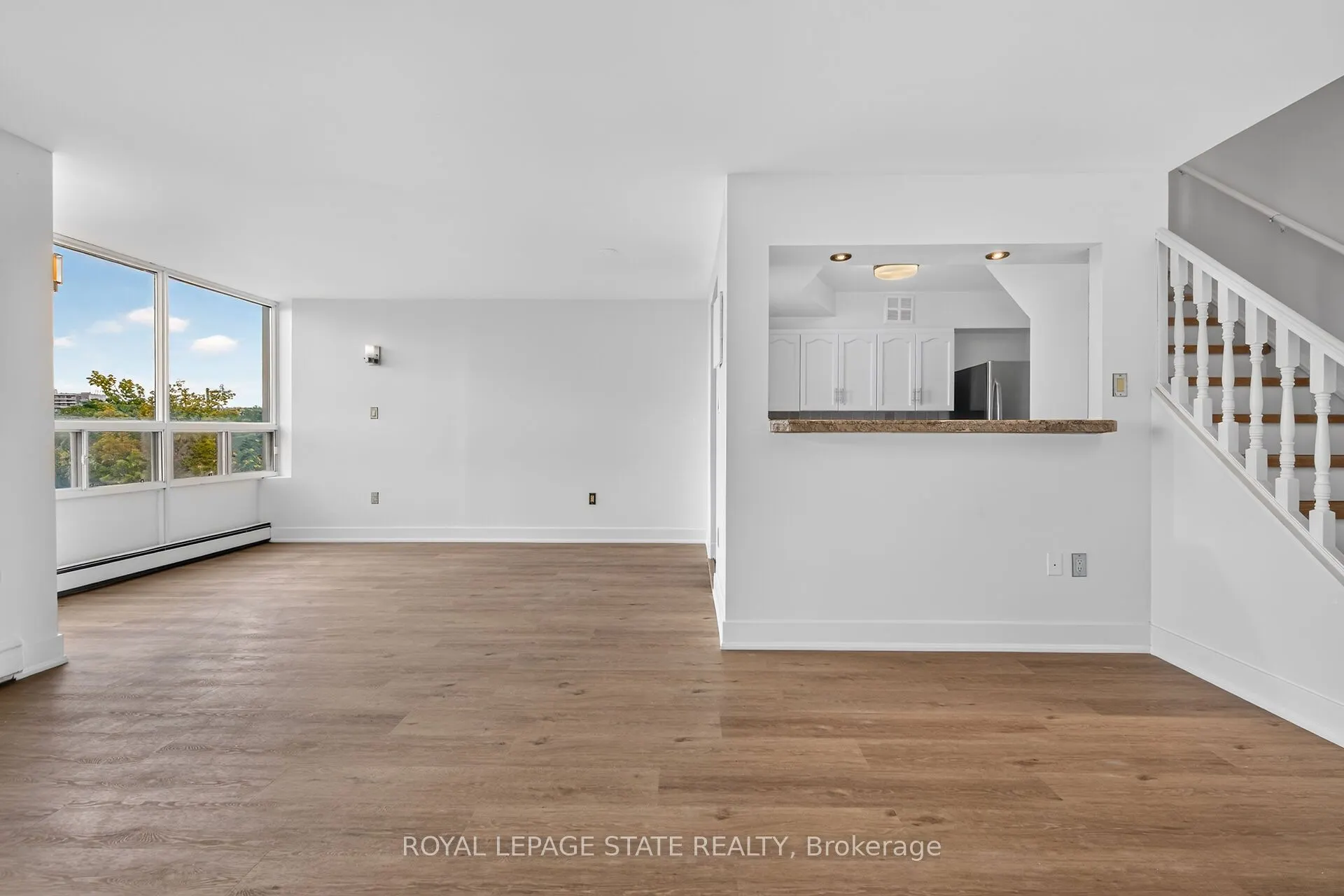 10 John Street W #409