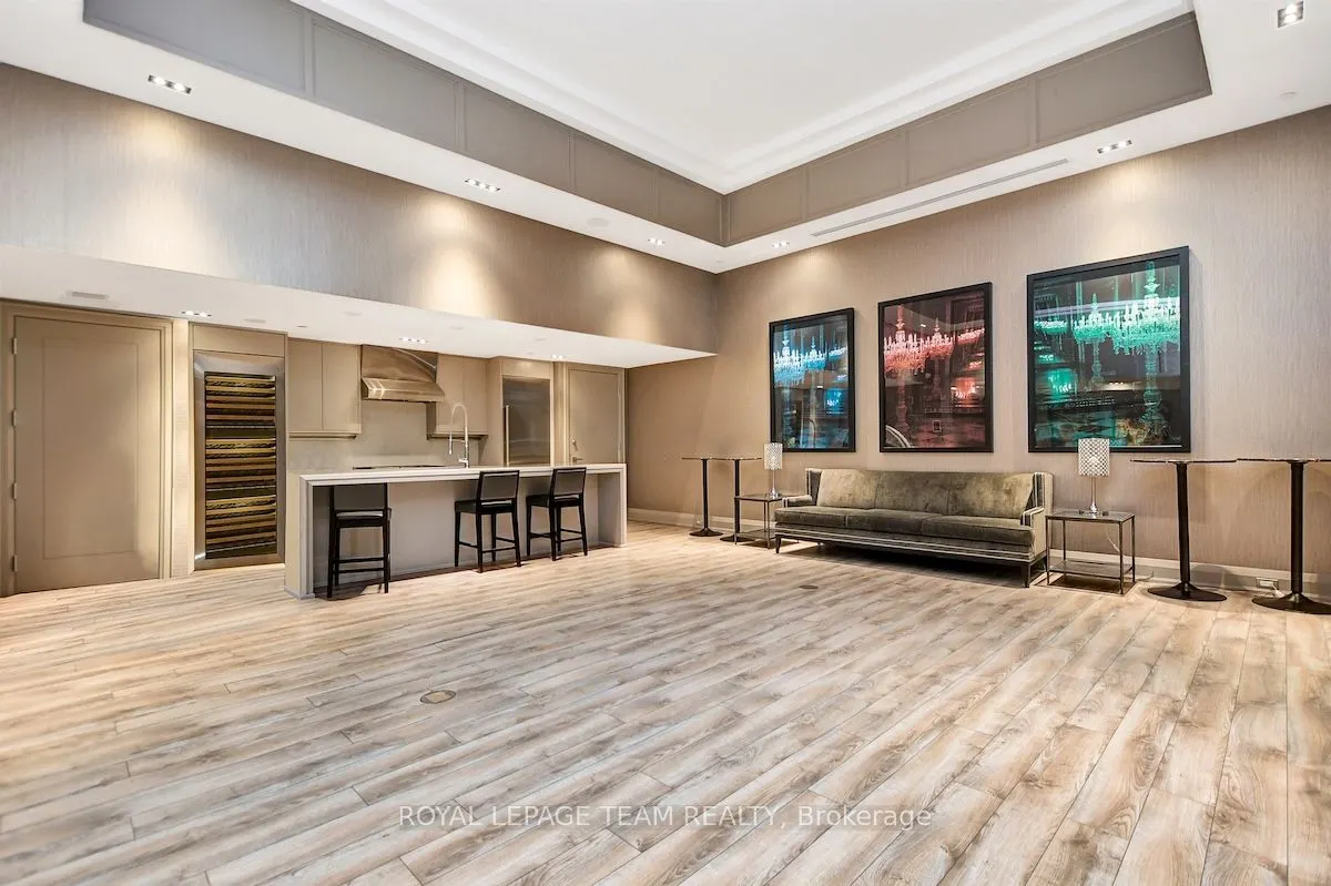 111 Champagne Avenue S #1405