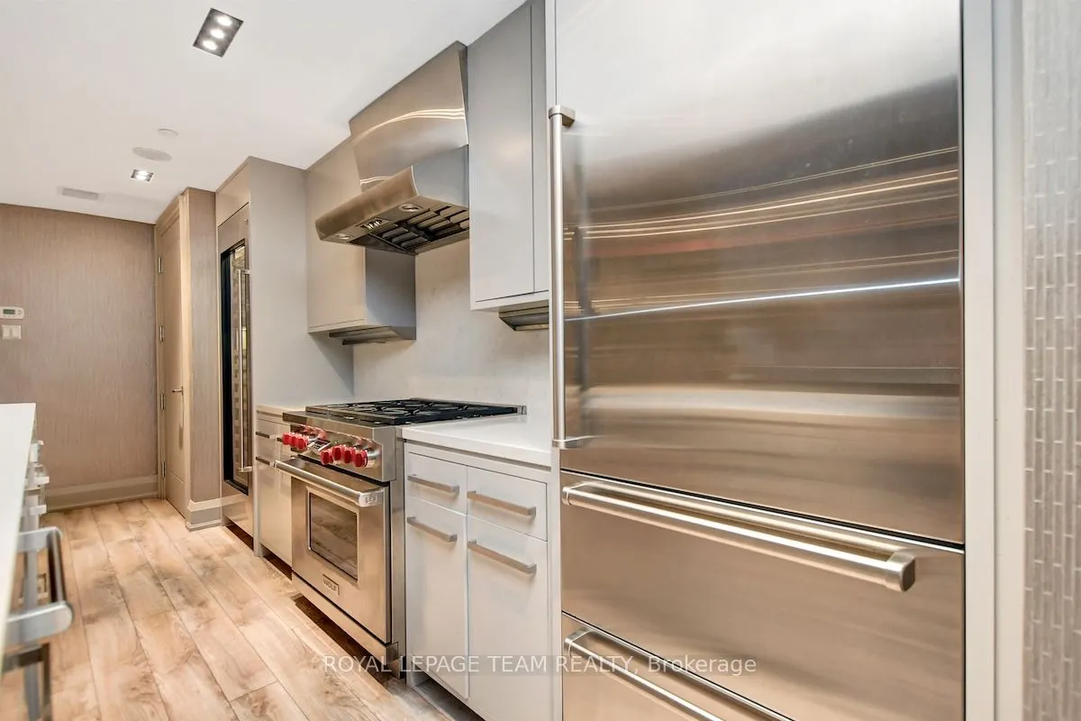 111 Champagne Avenue S #1405