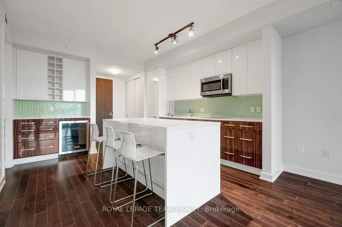 111 Champagne Avenue S #1405