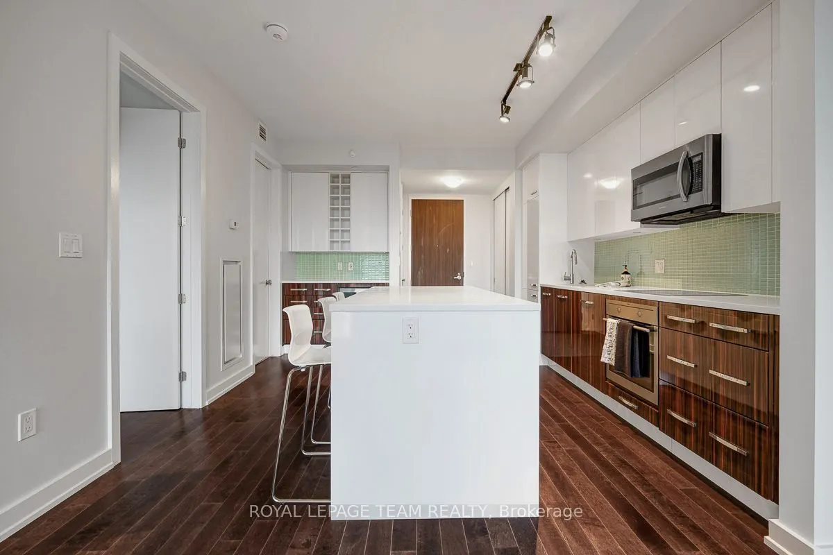 111 Champagne Avenue S #1405