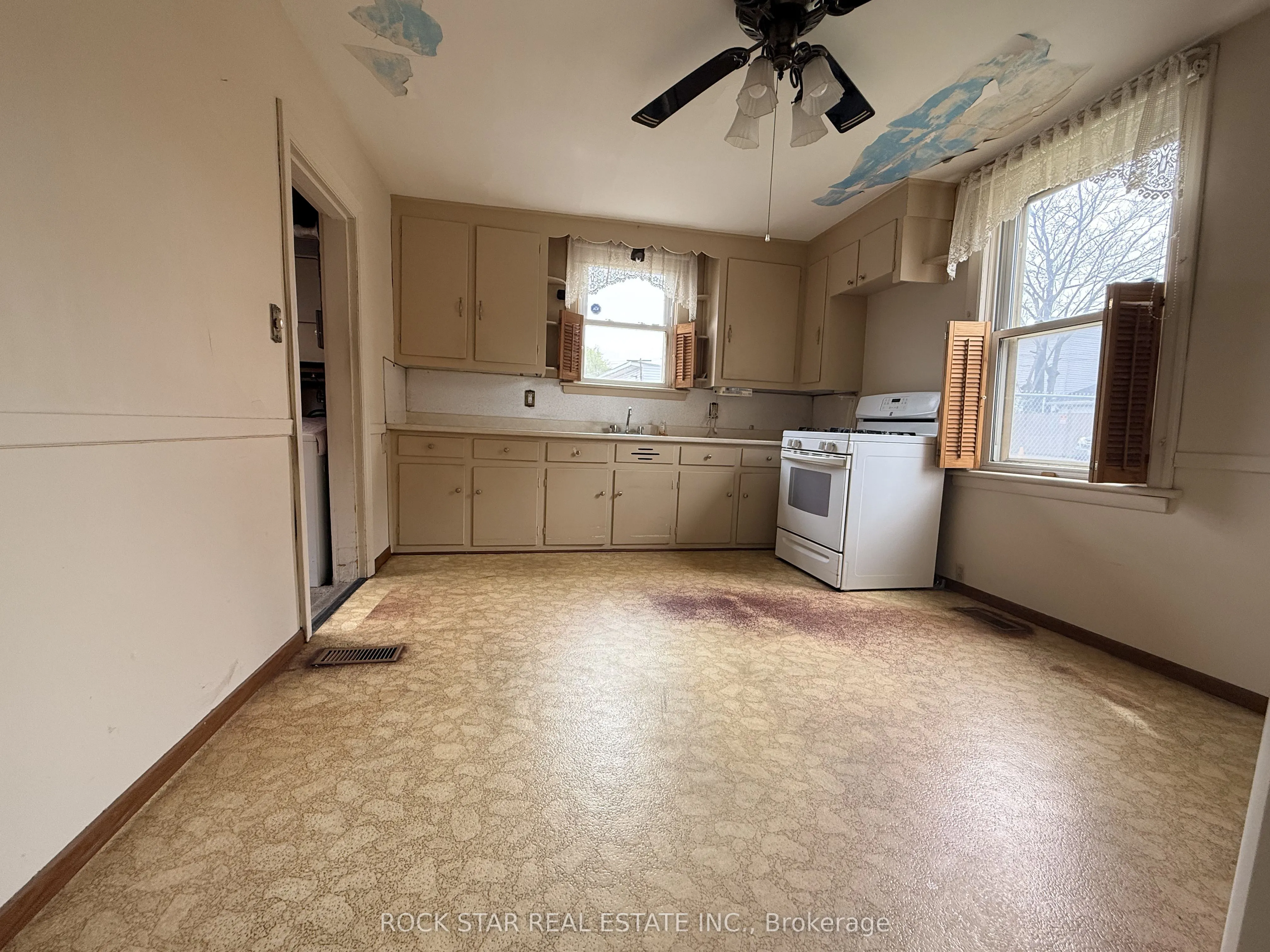 358 Barton Street E