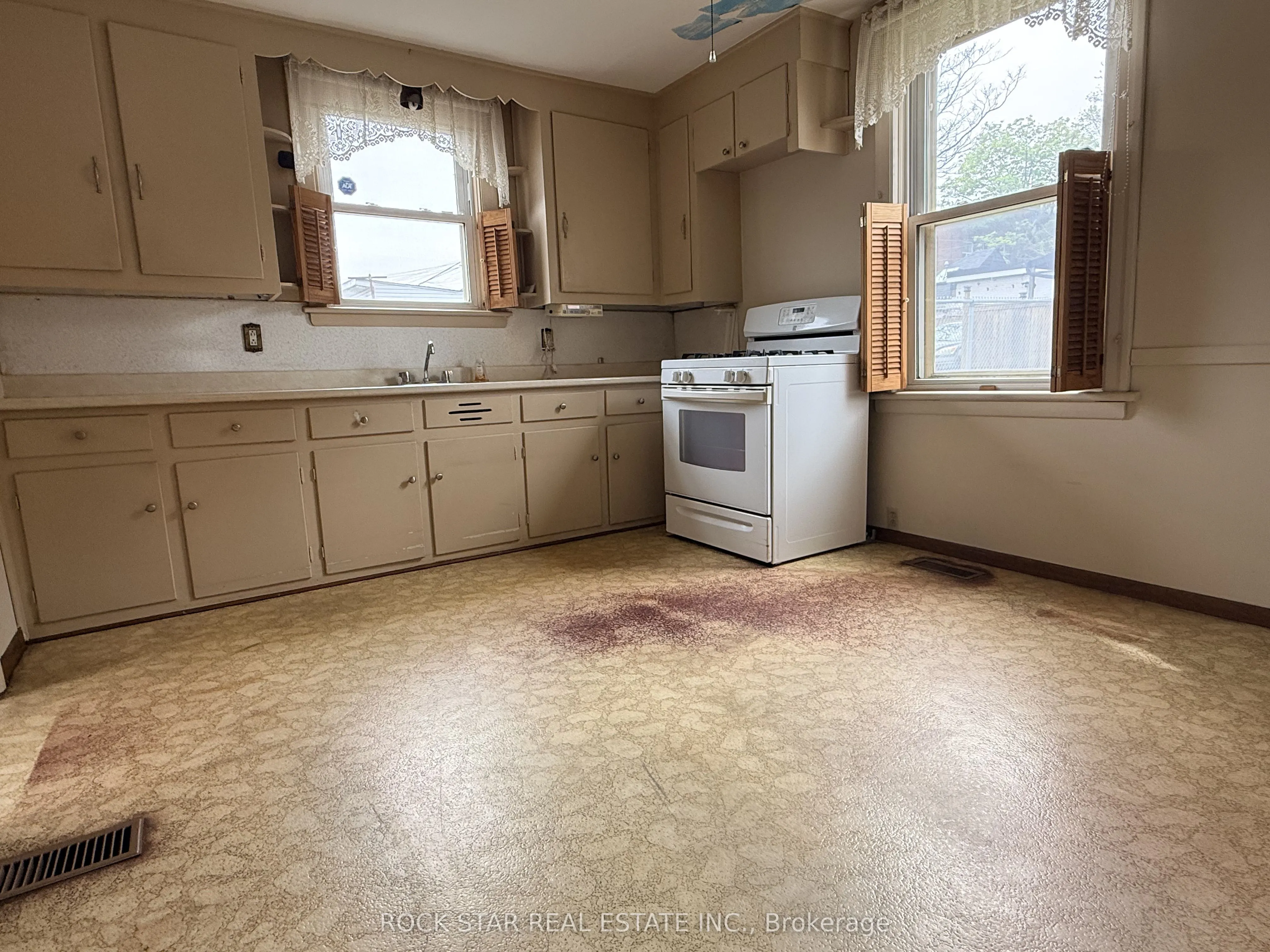 358 Barton Street E