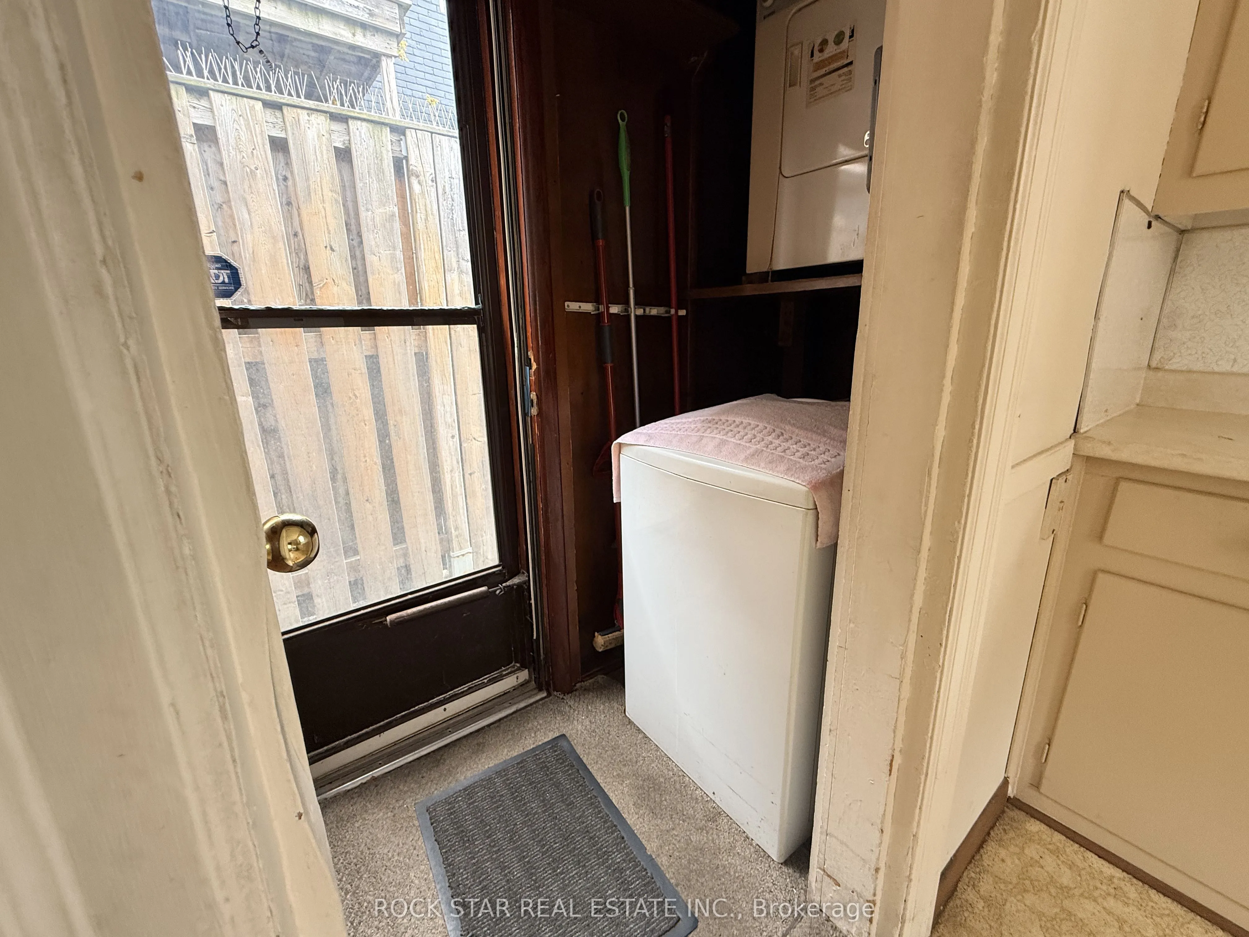 358 Barton Street E