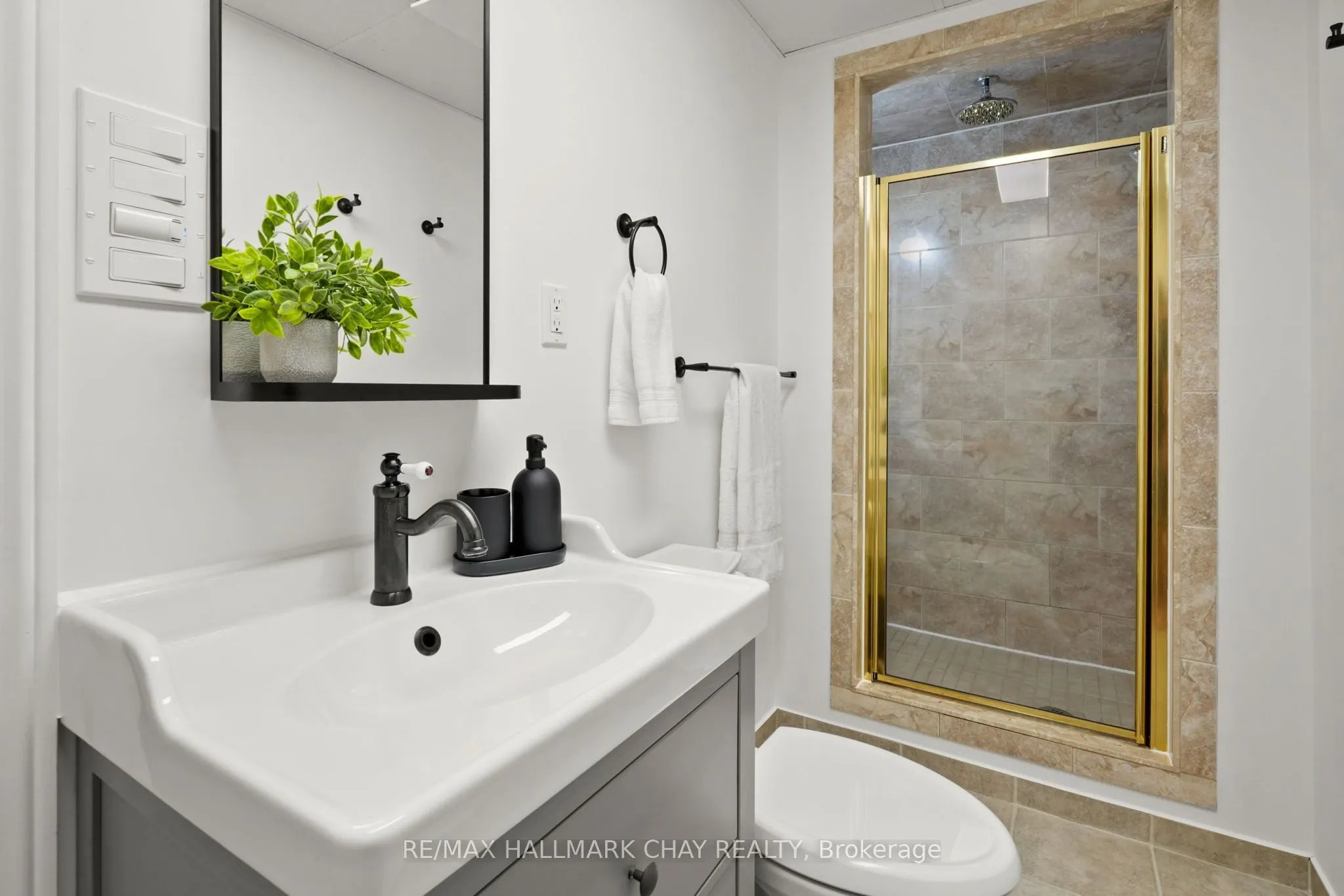 555142 Mono-Amaranth Town Line