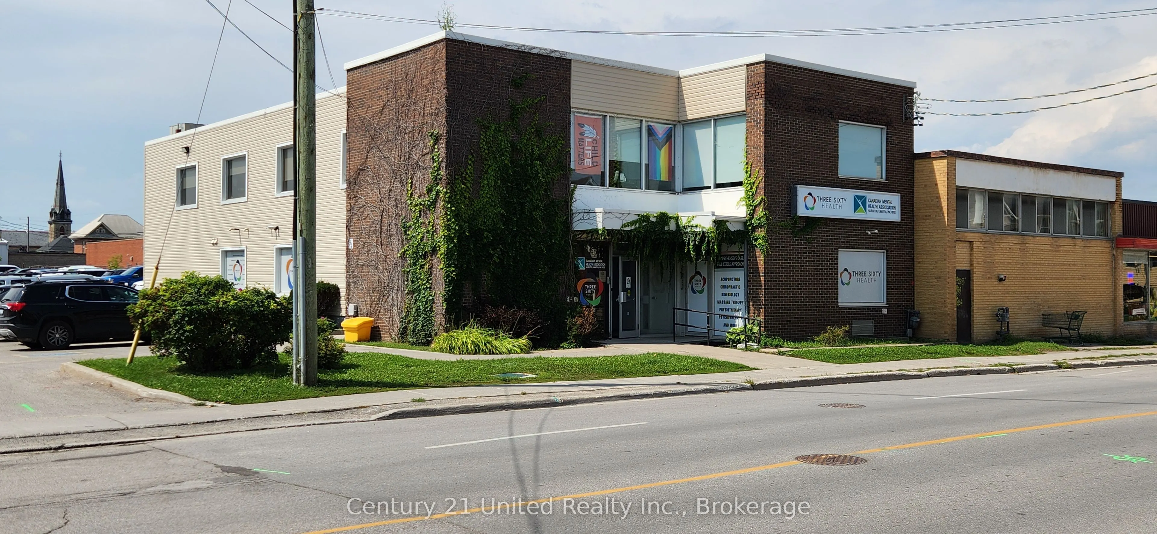 33 Lindsay Street S