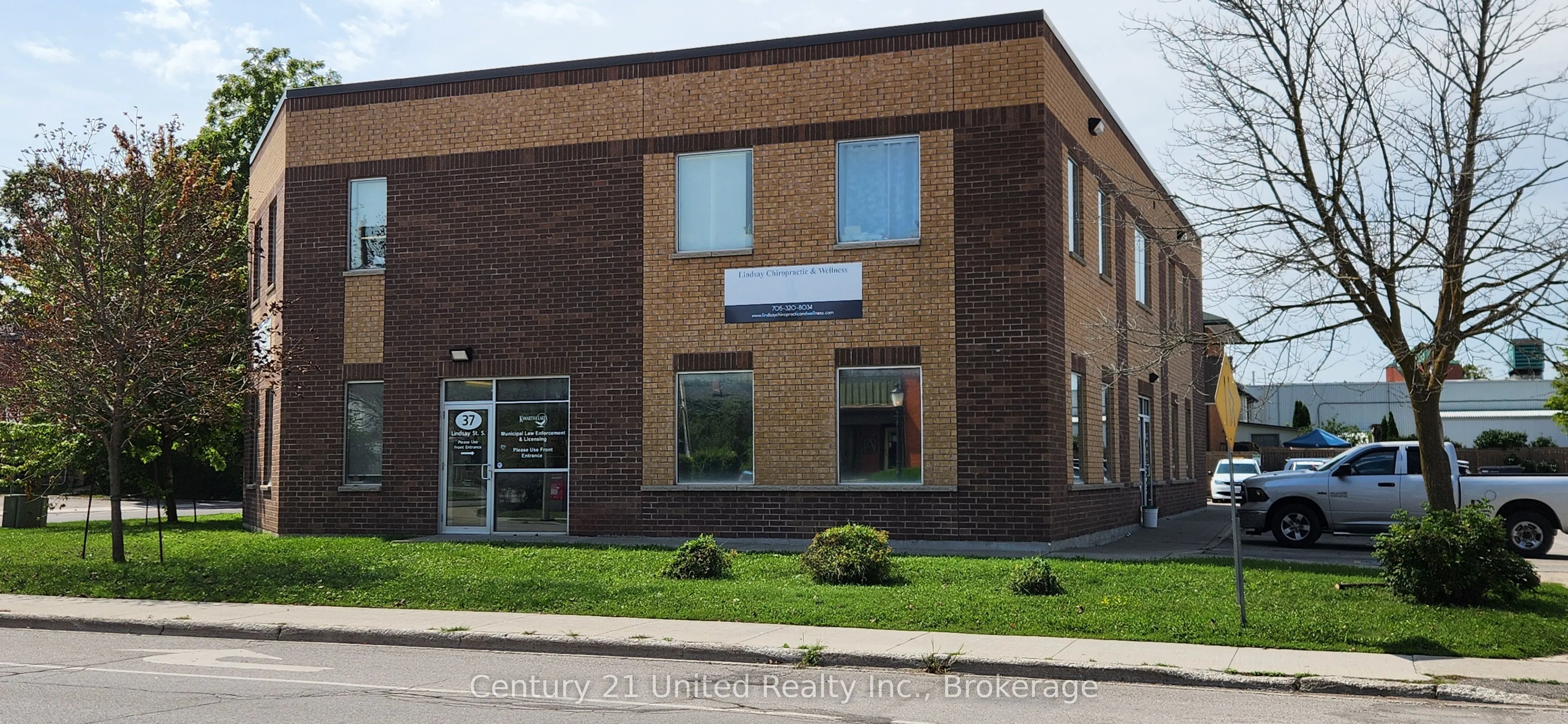 33 Lindsay Street S