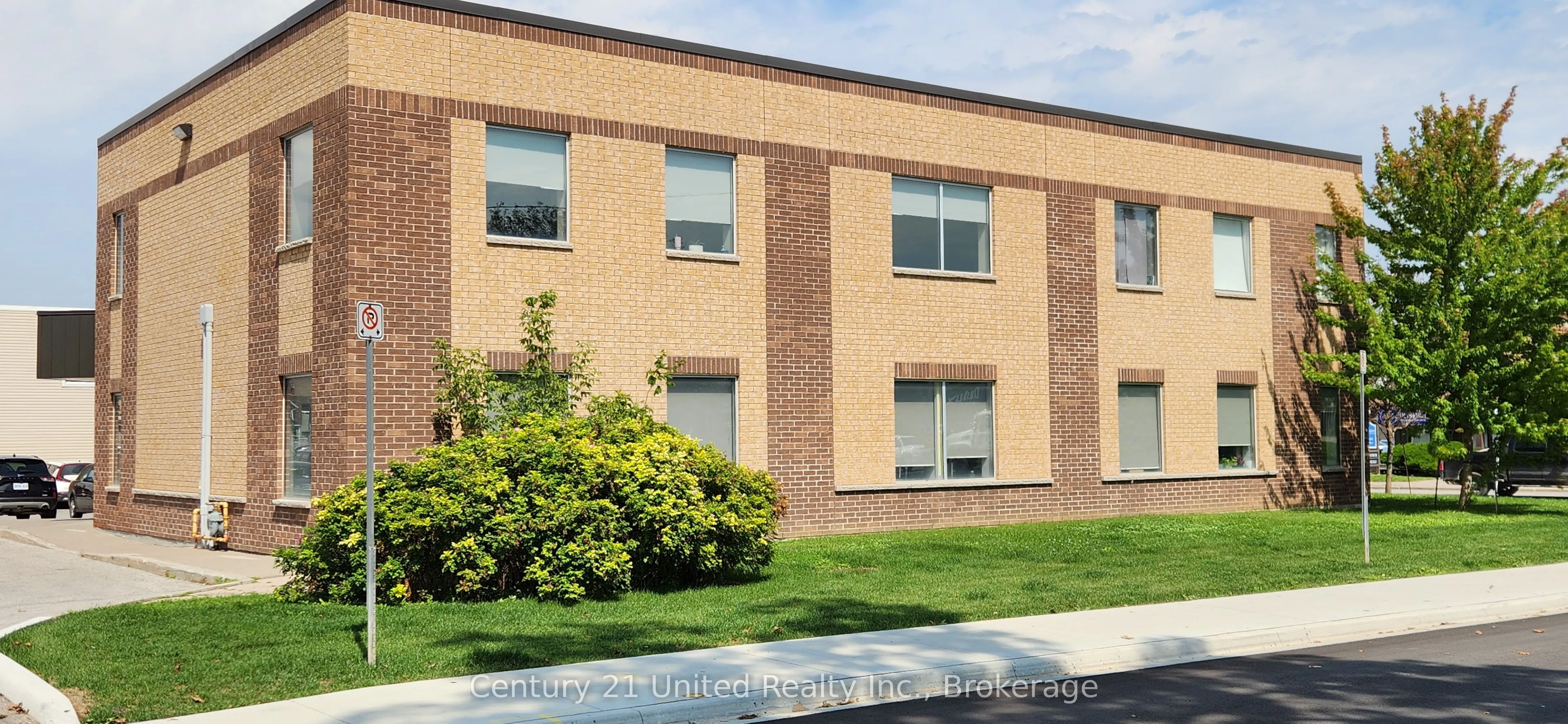 33 Lindsay Street S